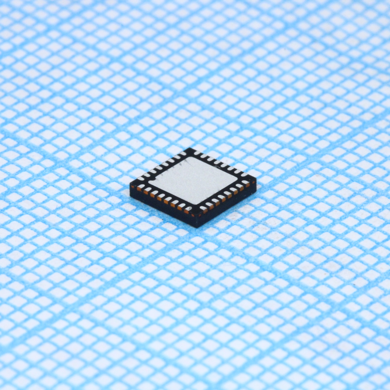 ATSAMD20E18A-MU - Микроконтроллер 32-бит 256Кбайт Флэш-память 32QFN