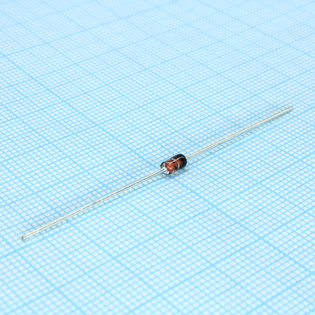 1N4746A   (18V) - Стабилитрон 1.0Вт 18В