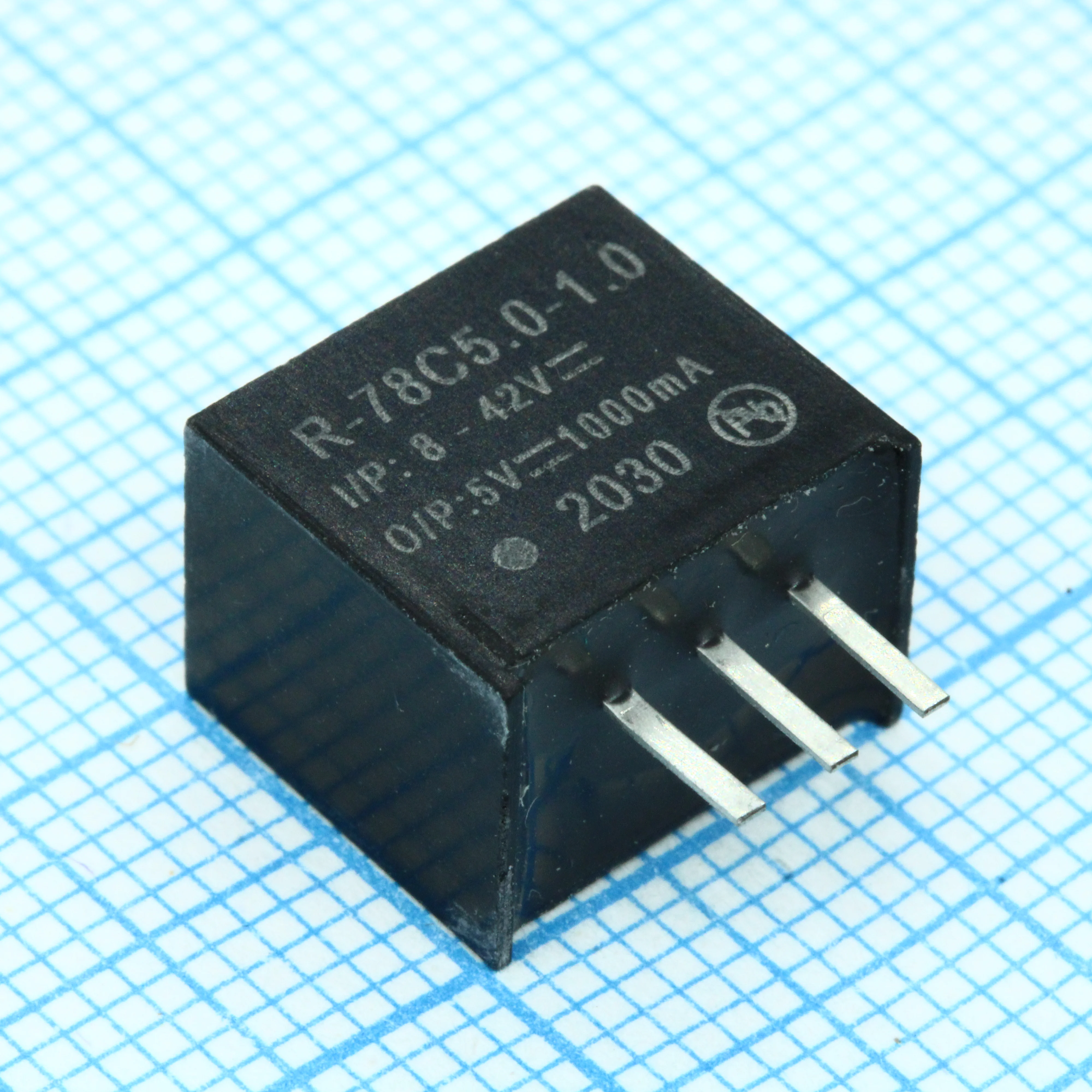 R-78C5.0-1.0 - Преобразователь DC/DC, на печатную плату вход 5В выход 5В 1A 5Вт 3-Pin SIP туба