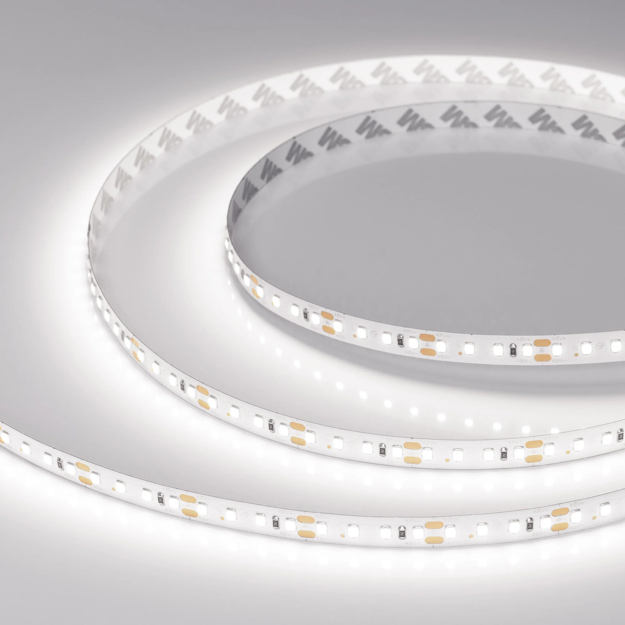 Лента RT-A120-10mm 48V White6000 (9.6 W/m, IP20, 2835, 30m) 038805 - Светодиодная лента длины 30м с подключением с одной стороны (без стабилизаторов) RT-A120, открытая. Светодиоды 2835, 120 шт/м (3600 шт на 30 м), белая плата, ширина 10 мм, скотч 3M. Цвет