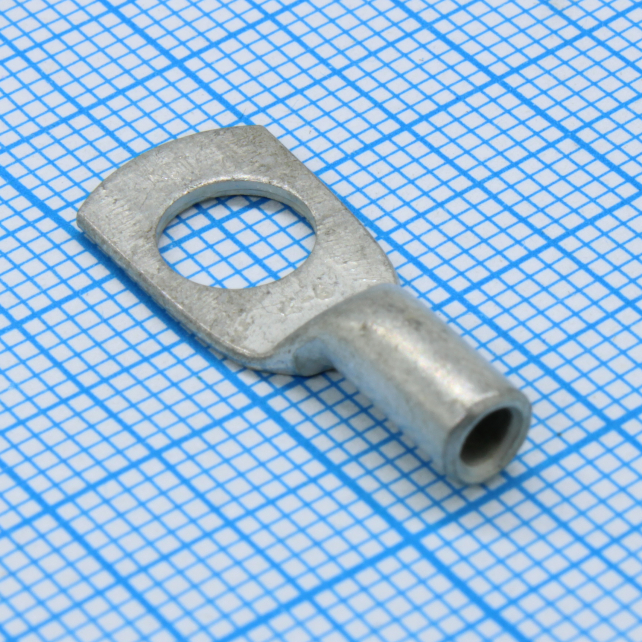 ТМЛС 4-6 - Наконечник кабельный медный луженый стандарта «КВТ» кольцевой М6 для опрессовки проводов сечением 4 мм2