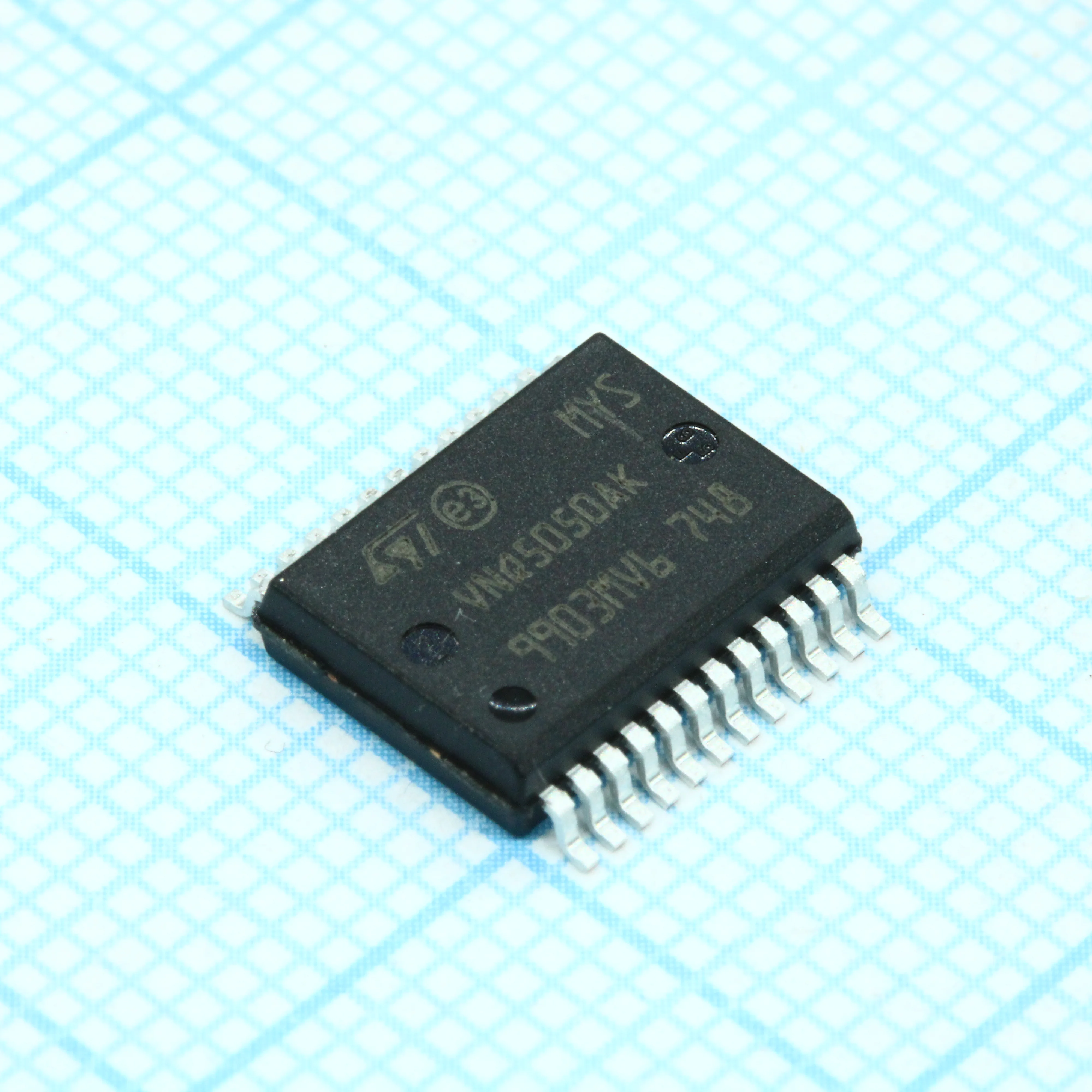 VNQ5050AKTR-E - Драйвер верхнего плеча счетверенный POWERSSO24