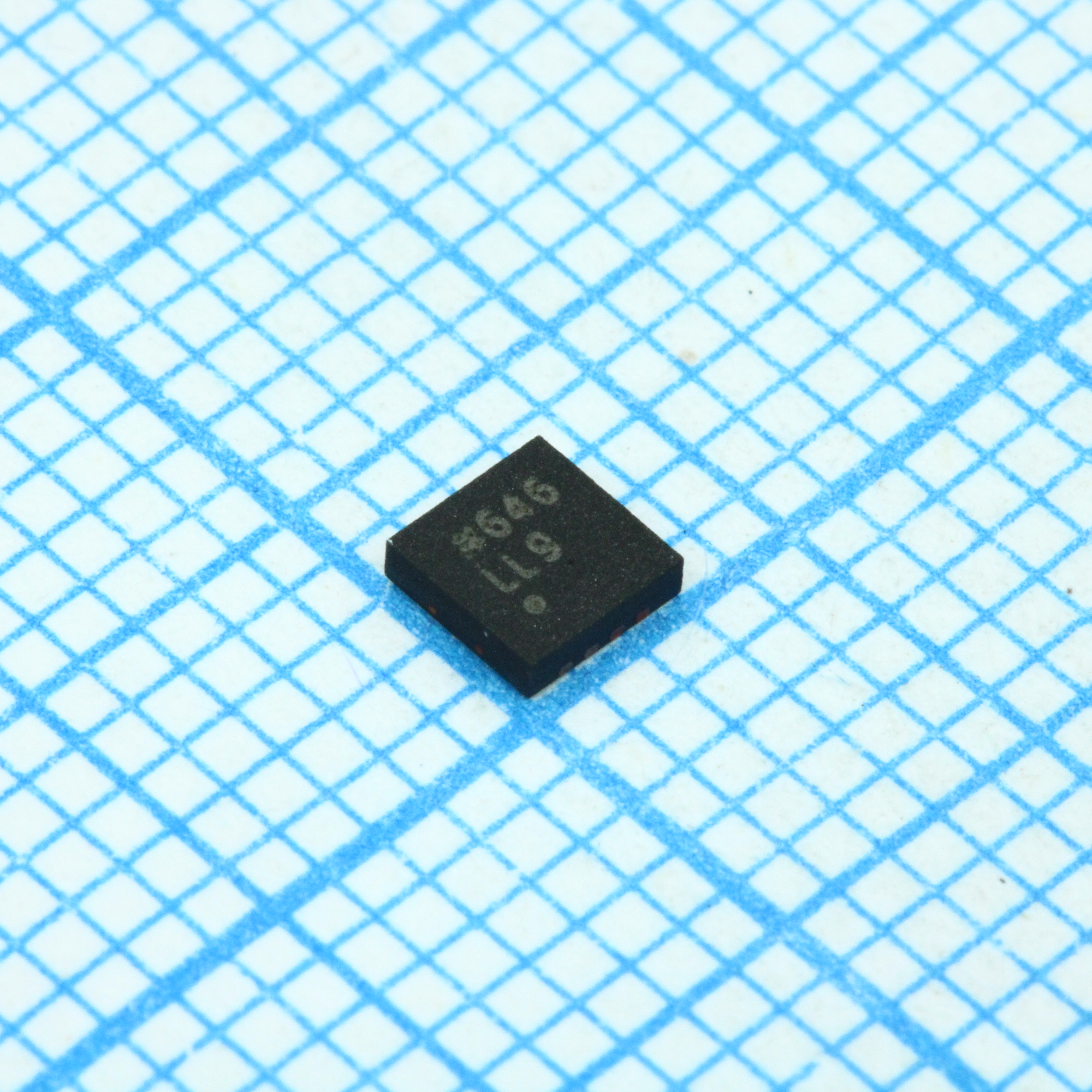 ADP2370ACPZ-3.3-R7 - Понижающий импульсный стабилизатор положительной полярности выход 3.3В 800мА