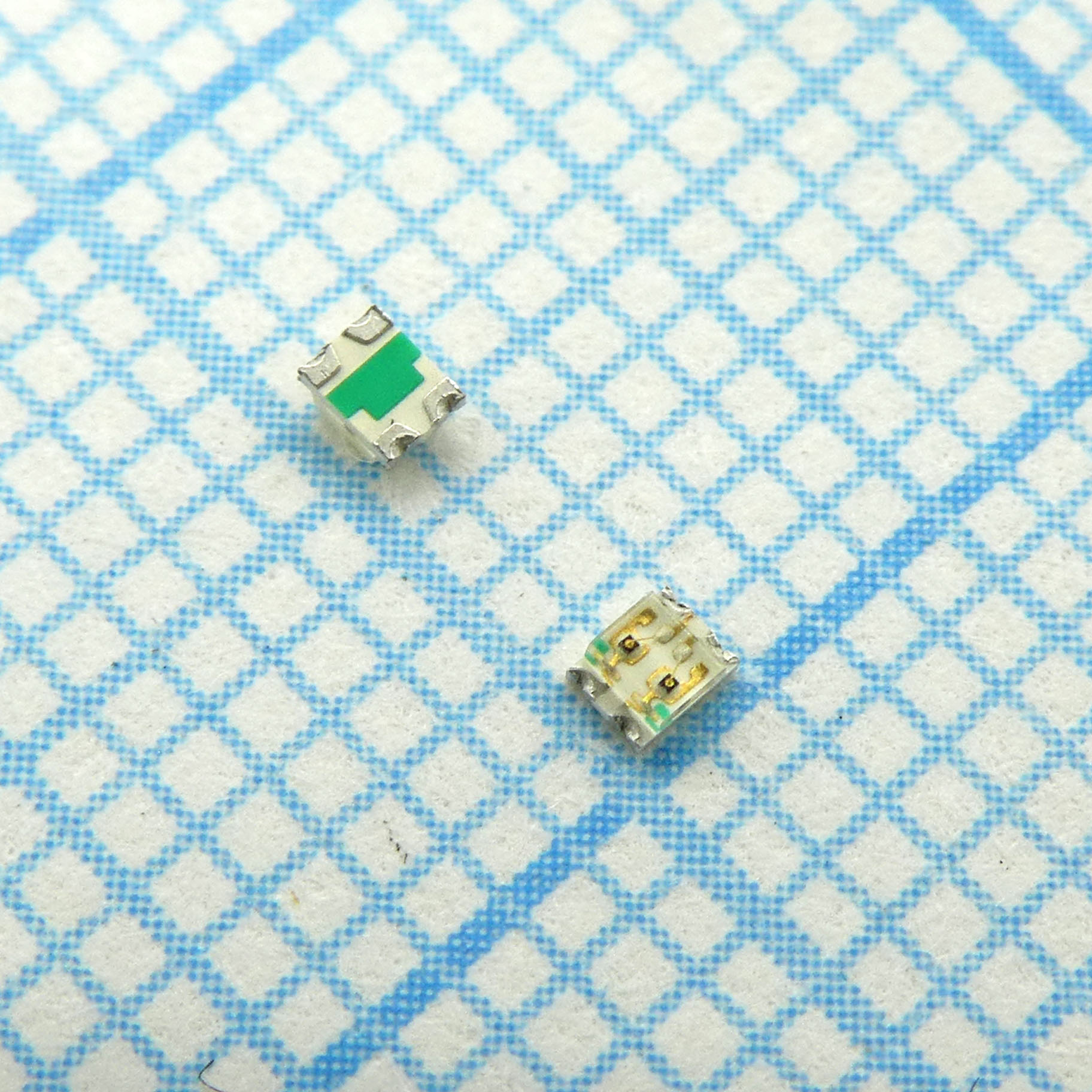 KPTB-1612SURKCGKC - Светодиод smd 1,6х1,25мм/красный/630нм/70-220мкд - зеленый/570нм/18-50мкд/прозрачный/120°