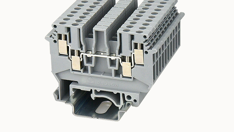Проходная клемма PCDK2.5-01P-11 - Проходная клемма, 4 точки подключения, тип фиксации провода: винтовой, номинальное сечение: 2.5 мм кв., 24A, 500V, ширина: 5,2 мм, цвет: серый, зажимная клетка - латунь, винтовая перемычка, тип монтажа: DIN35