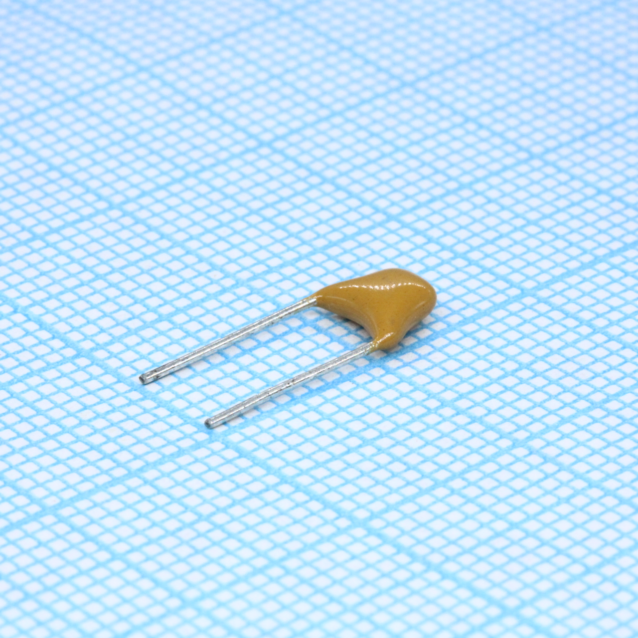 TS170R1H120JSBNB0R - Конденсатор керамический многослойный 12пФ 50В NPO ±5% радиальный 5.08мм 125°C россыпь