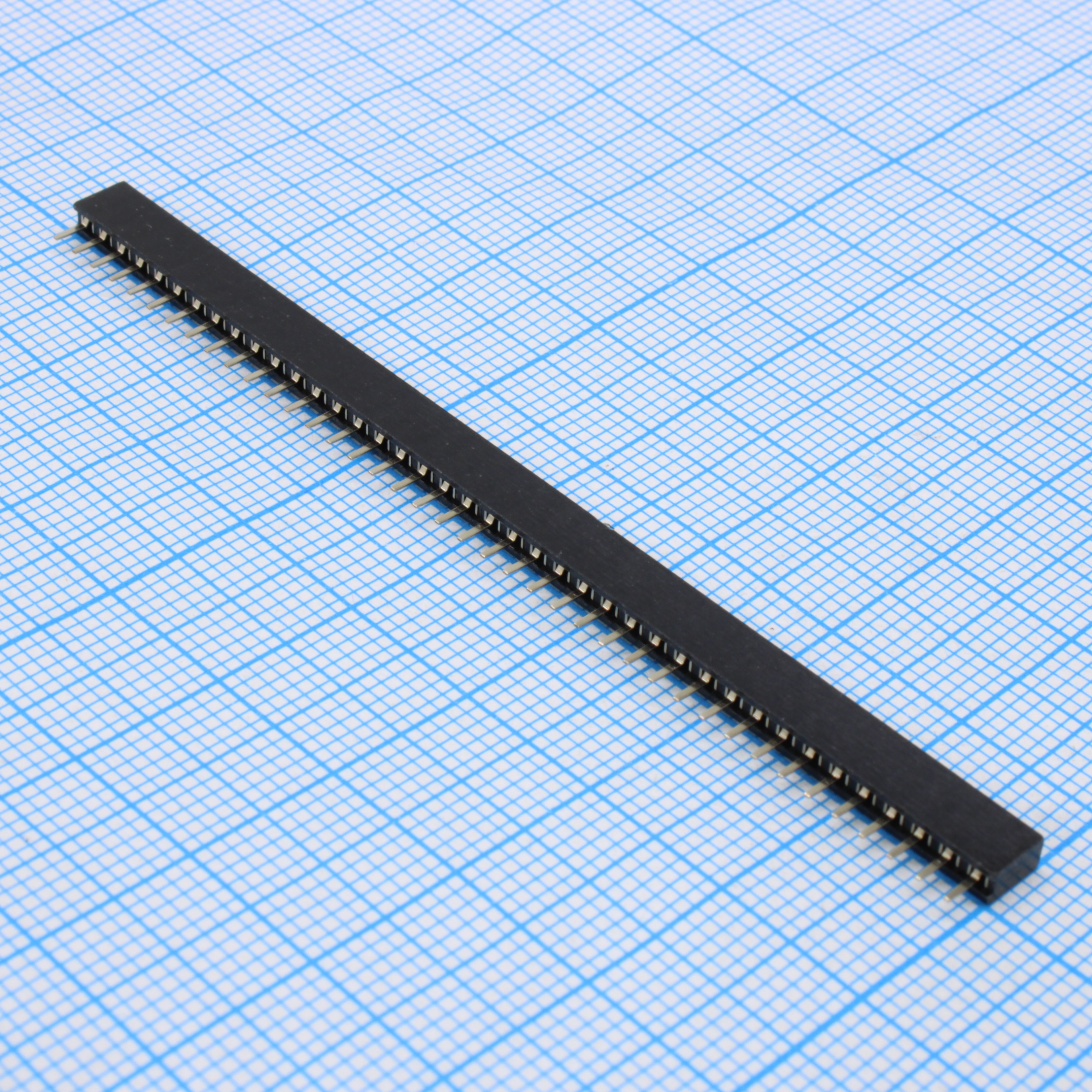 DS1026-01-1X28S8BV - Гнездо на плату 1x28 конт., шаг 2.00мм, высота 4.3мм, позолоч.