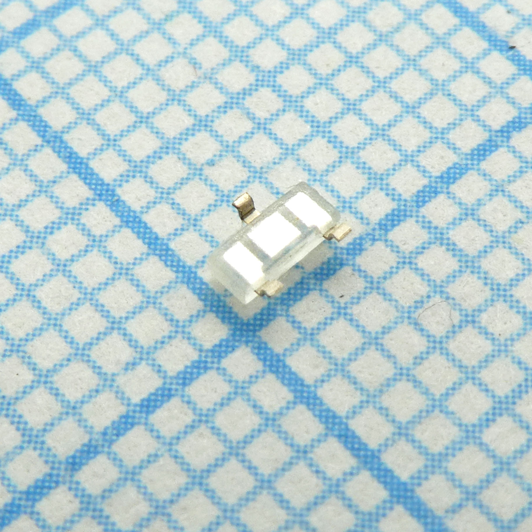 KM-23QBC-D-F - Светодиод sot-23/синий/470нм/40-70мкд/прозрачный/140°