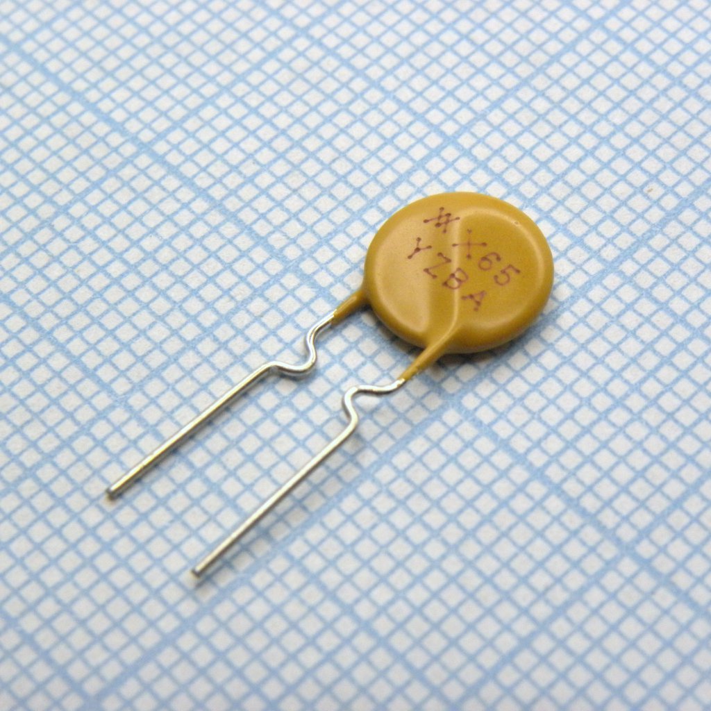 RXEF065 - Самовосстанавливающийся предохранитель PTC 0.65A(hold) 1.3A(trip) 72V 40A 0.88W 5.3s 0.31Ohm, радиальные выводы, 9.4 X 3 X 14.5mm, россыпью