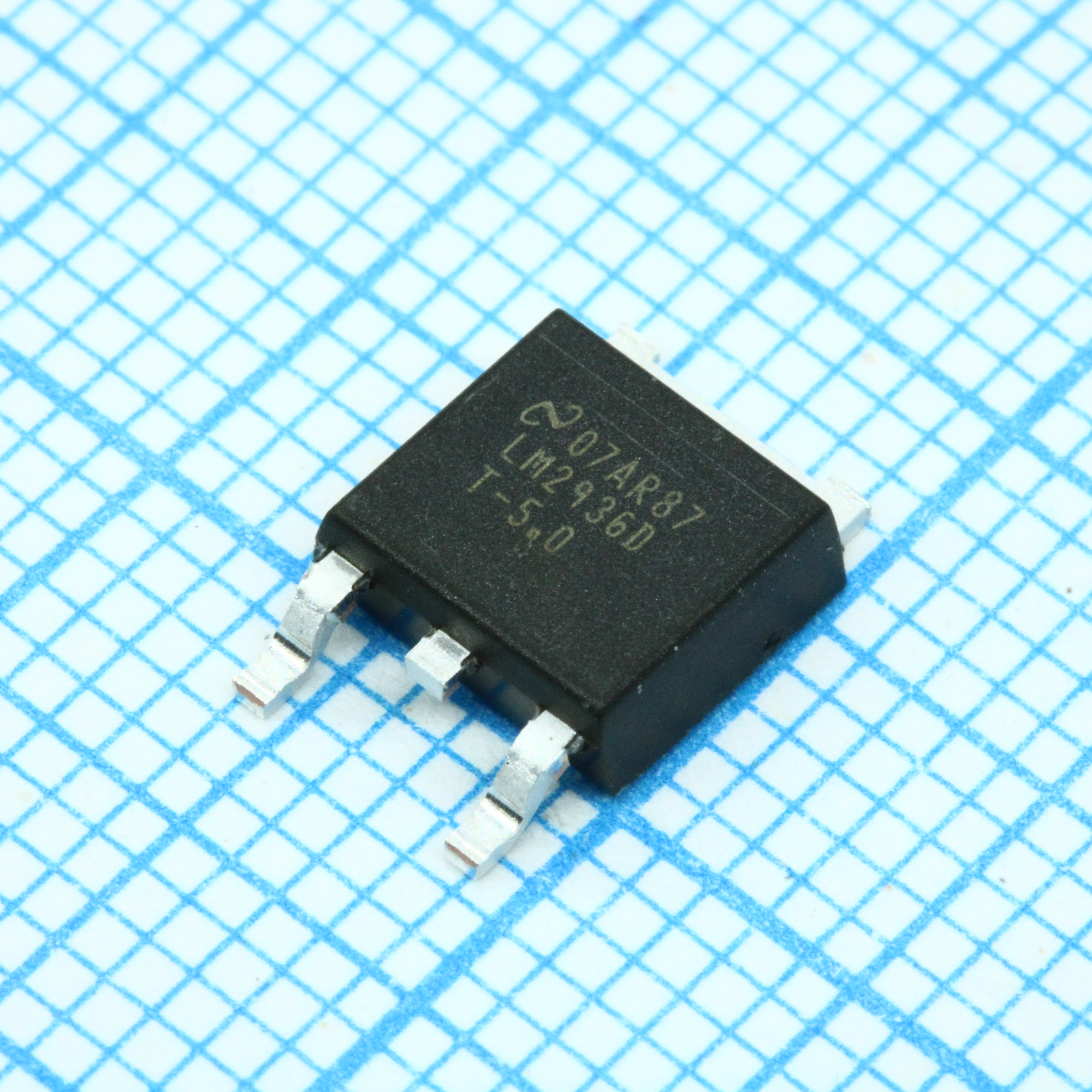 LM2936DTX-5.0/NOPB - Линейный стабилизатор с низким падением напряжения положительной полярности, 5 В, 50 мА
