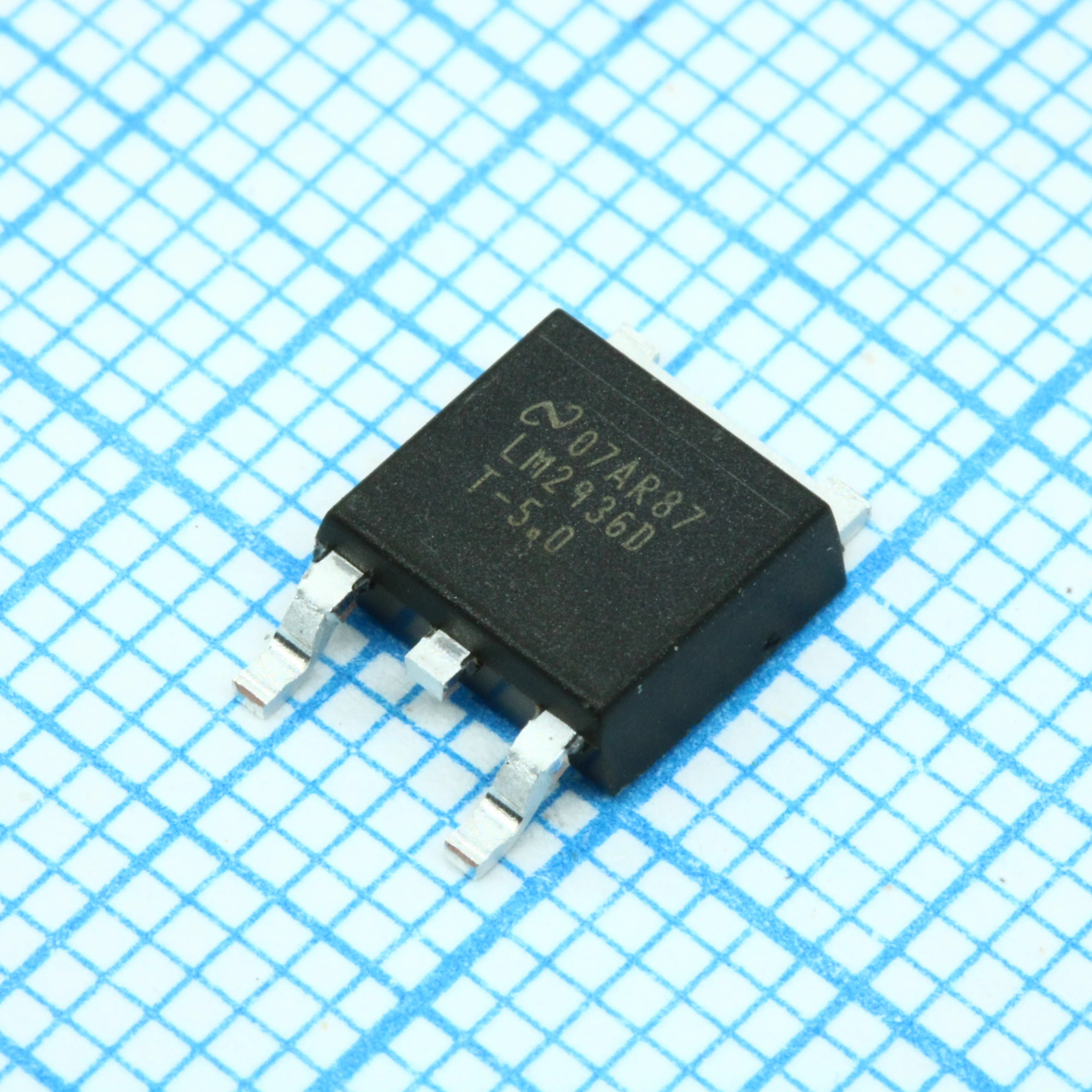LM2936DTX-5.0/NOPB - Линейный стабилизатор с низким падением напряжения положительной полярности, 5 В, 50 мА