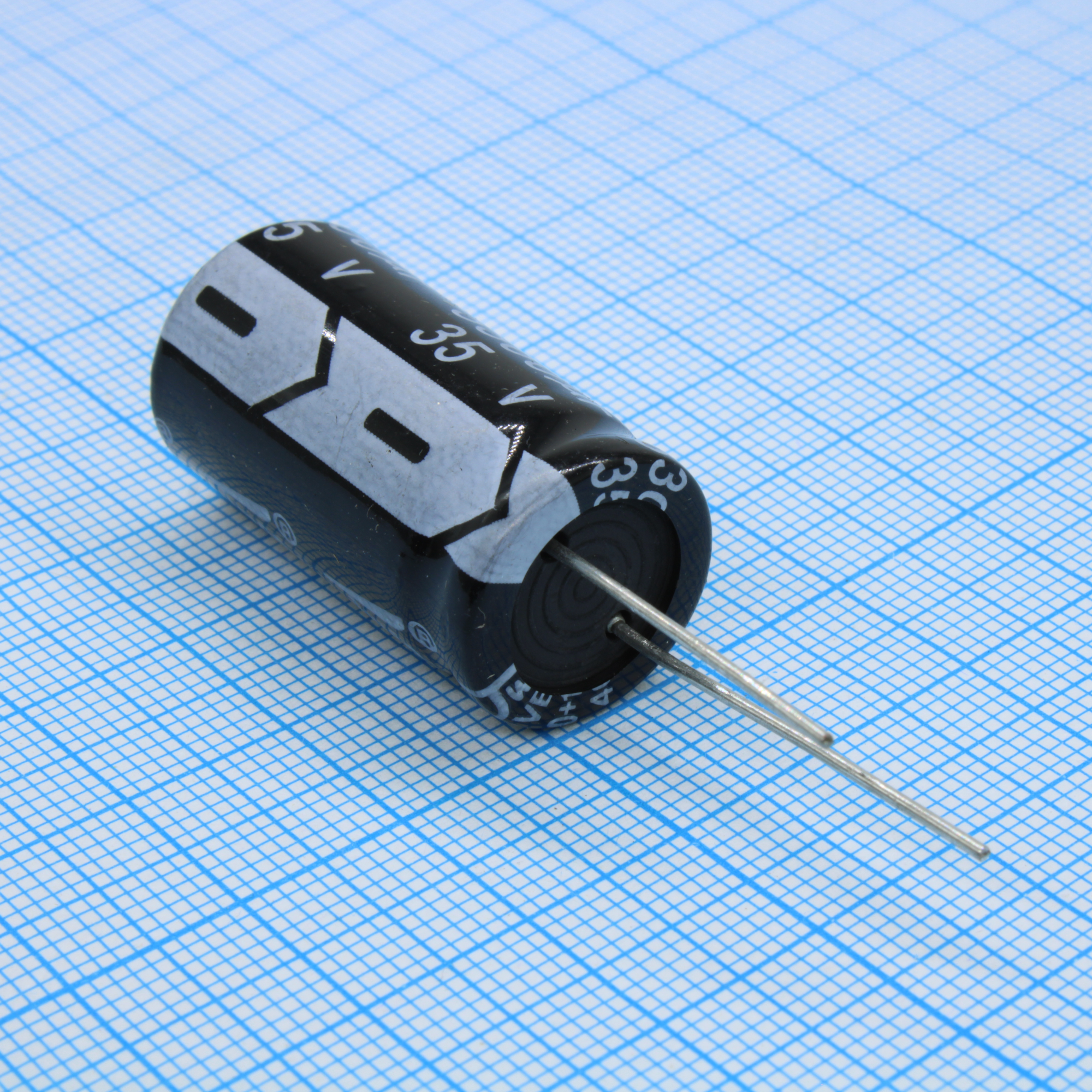 KM222M1HBKJ1630EBK - Конденсатор алюминиевый электролитический 2200мкФ 50В ±20% (16х30мм) радиальный 105°C