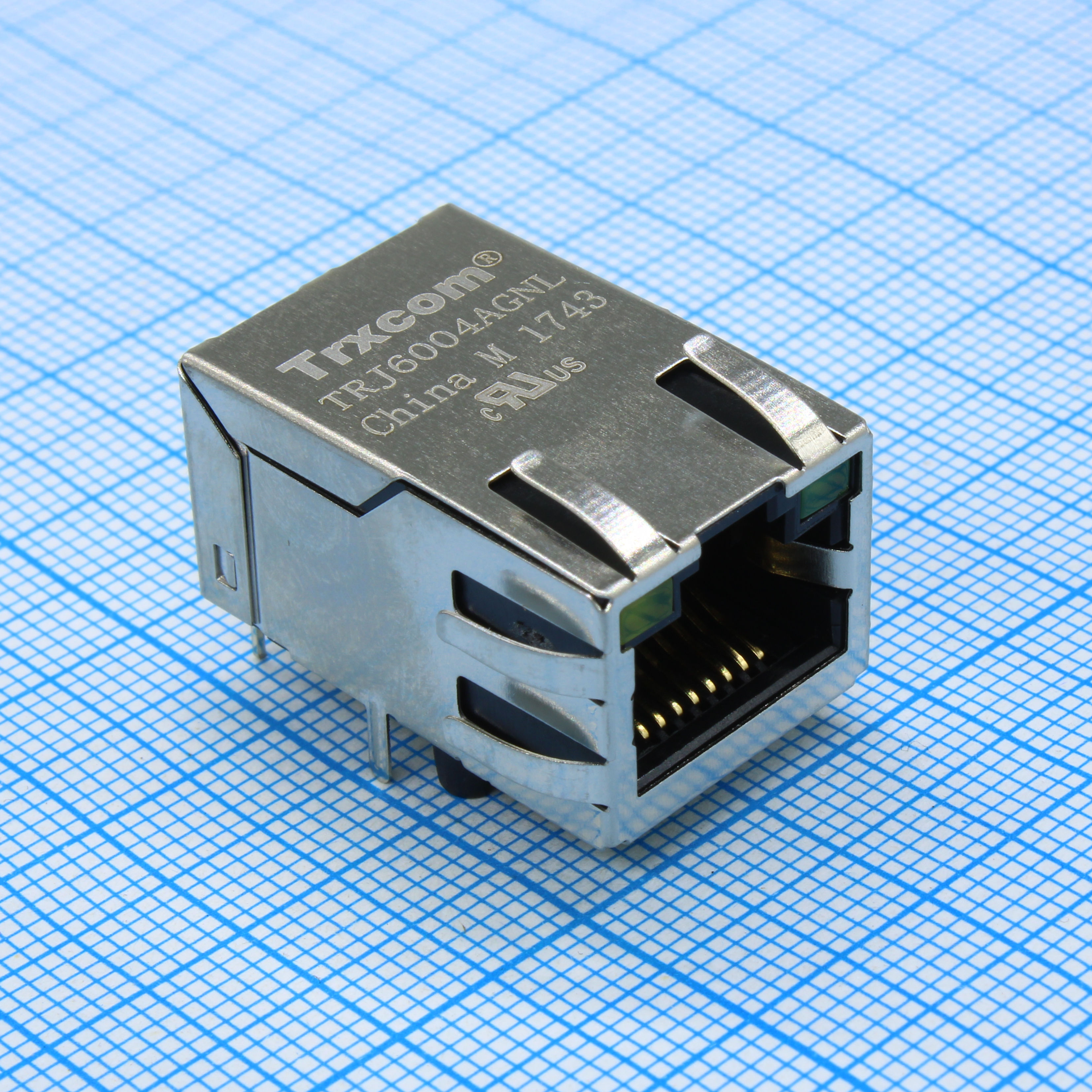 TRJ6004AGNL - Разъем экр."гнездо" RJ-45 с согласующ. фильтром 10/100Base-TX (1:1), 2 верхн. светодиод. (лев. желт./прав.зел.), с лепестк., от - 40 до + 85 гр.C, пр. угол на плату, Lк. = 25.4 мм