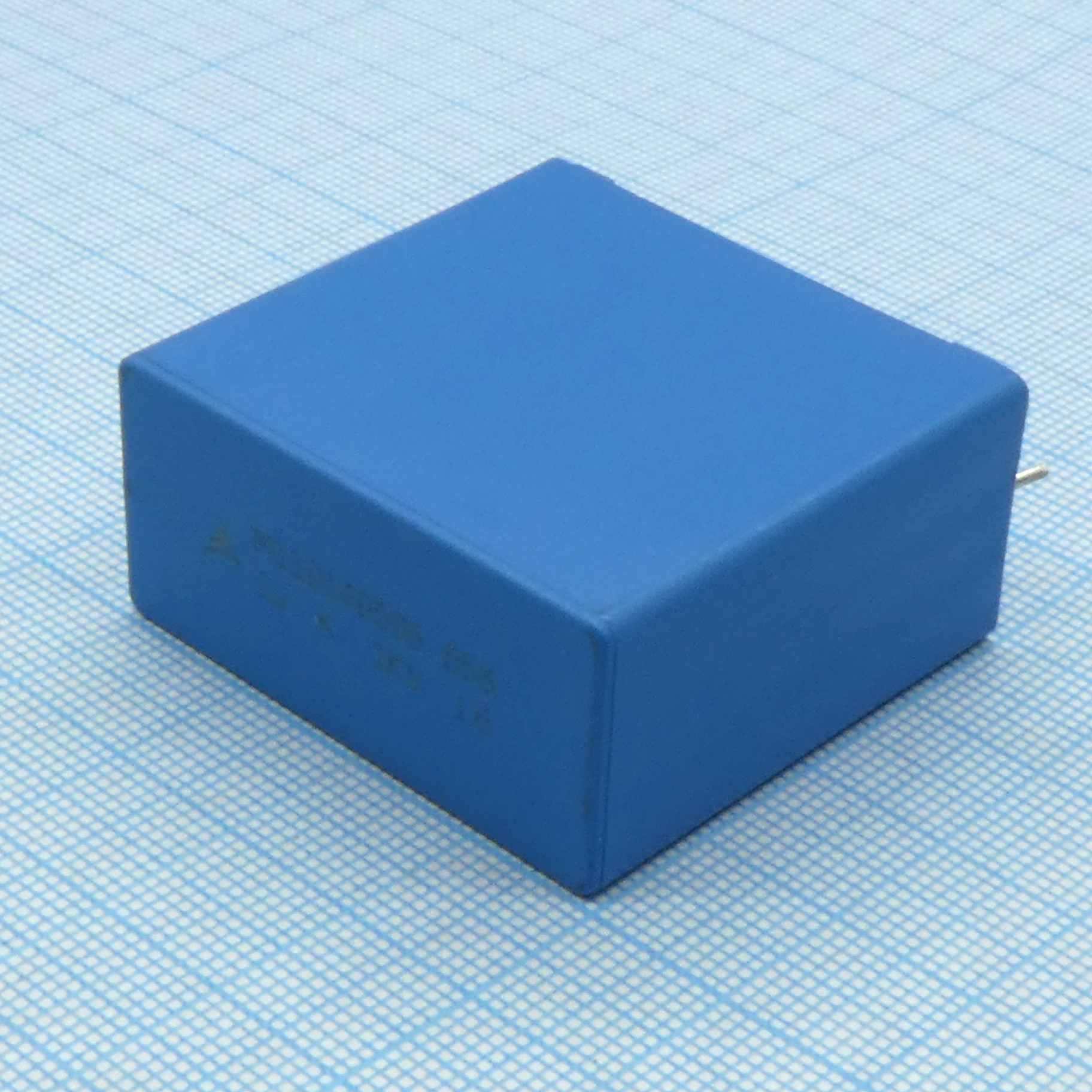 B32656A0105K - Конденсатор металлоплёночный полипропиленовый 1мкФ 1000В ±10% (42х20х39.5мм) радиальный высокотемпературный 37.5мм 110°С автомобильного применения россыпь