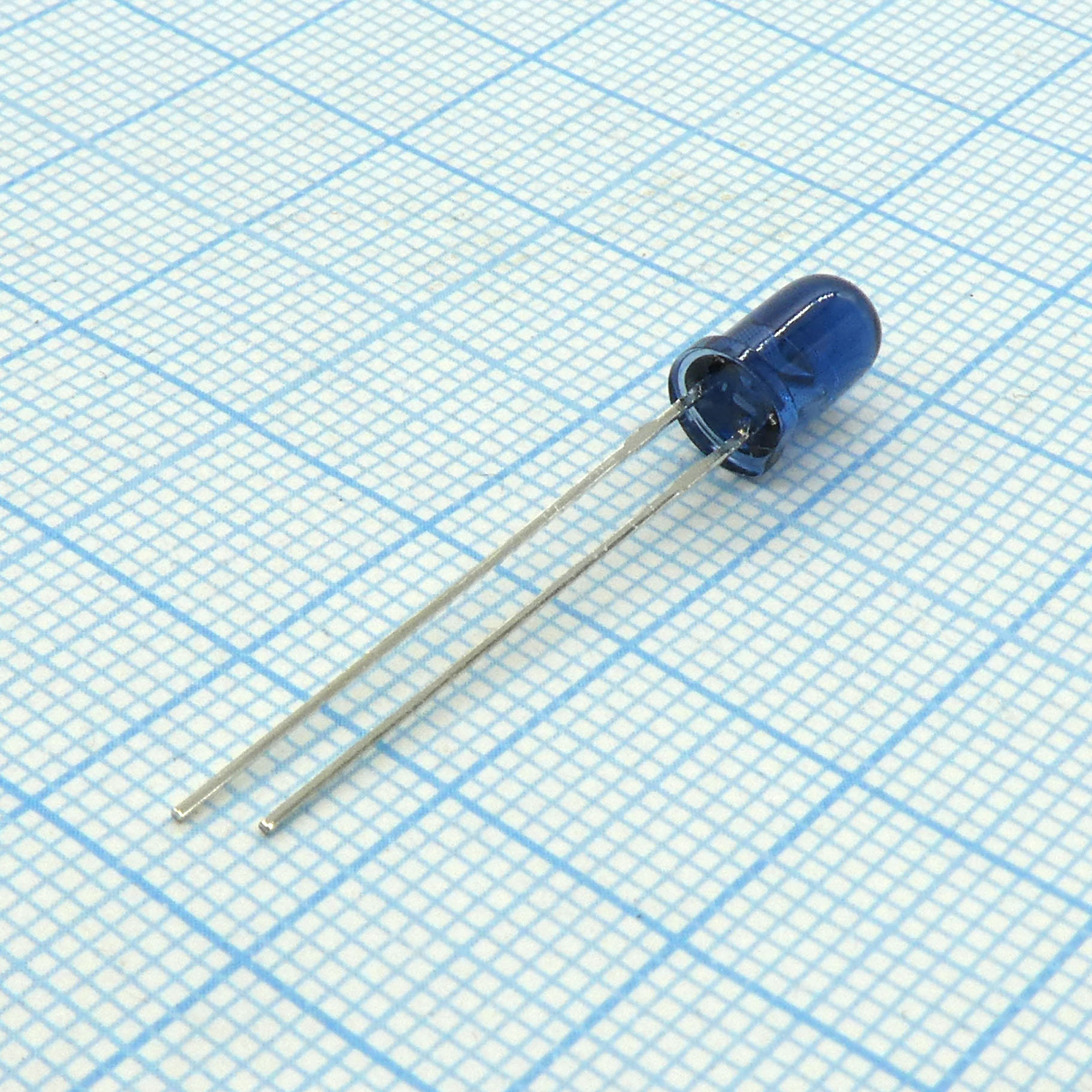 L-7113SF4BT - Инфракрасный светодиод 5мм 880нм 6-15мКд прозрачный синий корпус 20°