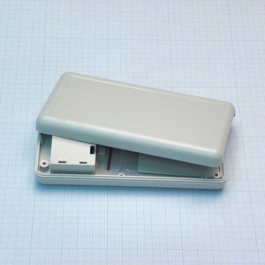 G939G - Корпус из прочного пластика с отсеком для батарей. Серый