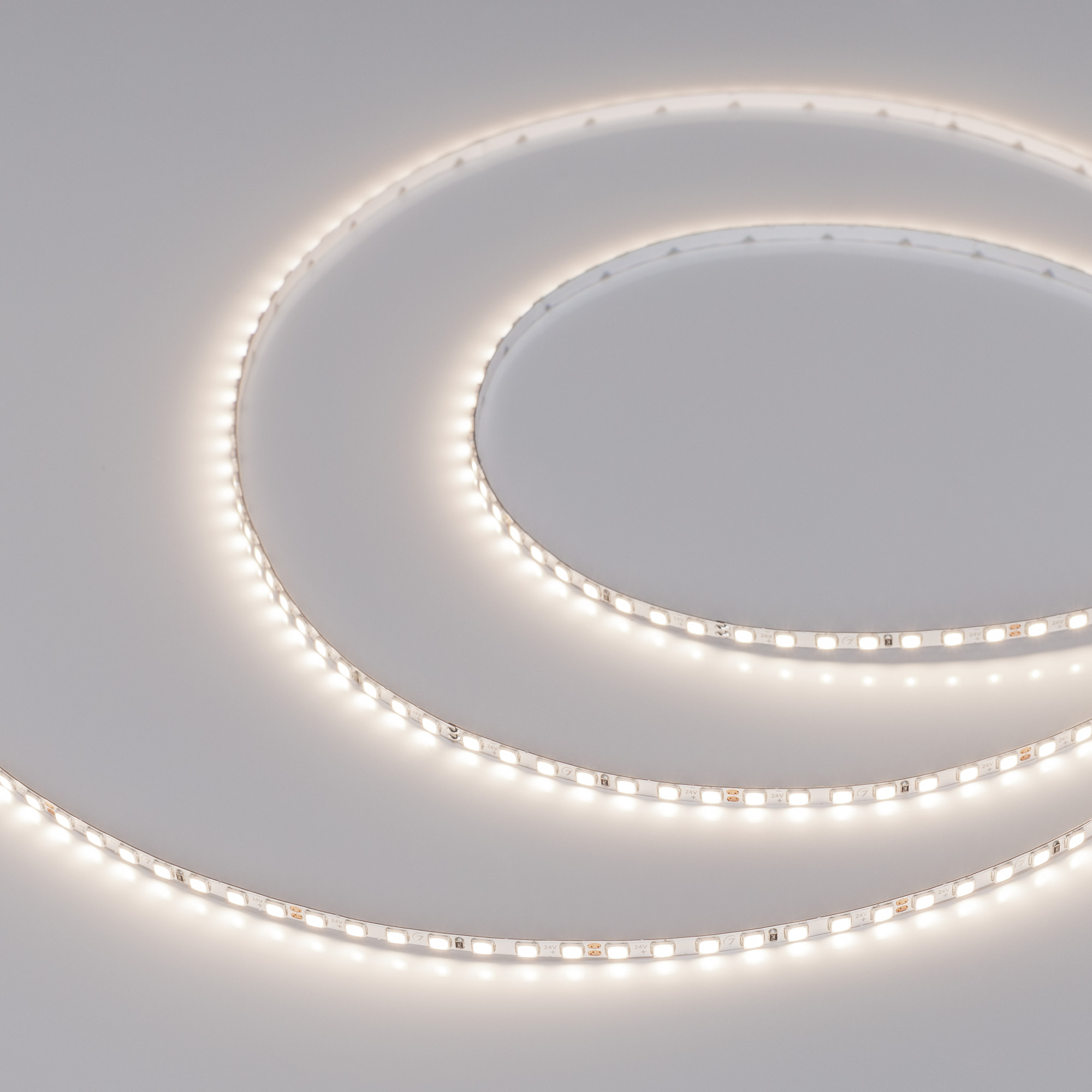 Лента UL-A140-3.5mm 24V Day4000 (6 W/m, IP20, 2835, 5m) 045968 - Светодиодная узкая лента UL-A140, открытая. Светодиоды 2835, 140 шт/м (700 шт на 5 м), белая плата, ширина 3.5 мм, скотч 3M. Цвет Дневной 4000 K, цветопередача CRI>90, угол 120°. Питание 24V