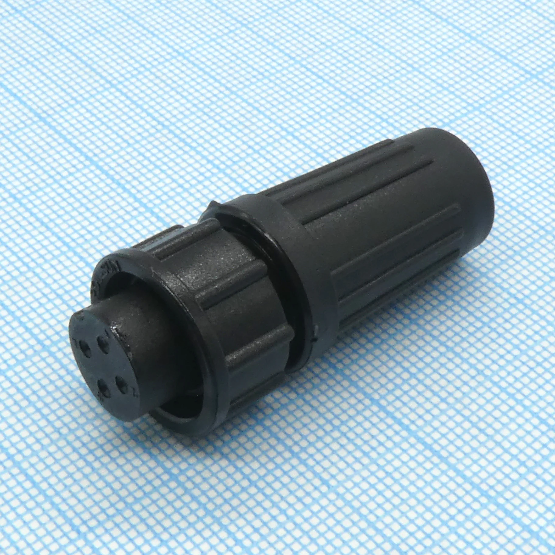 PY07-4T - Кабельная розетка, 4 контакта