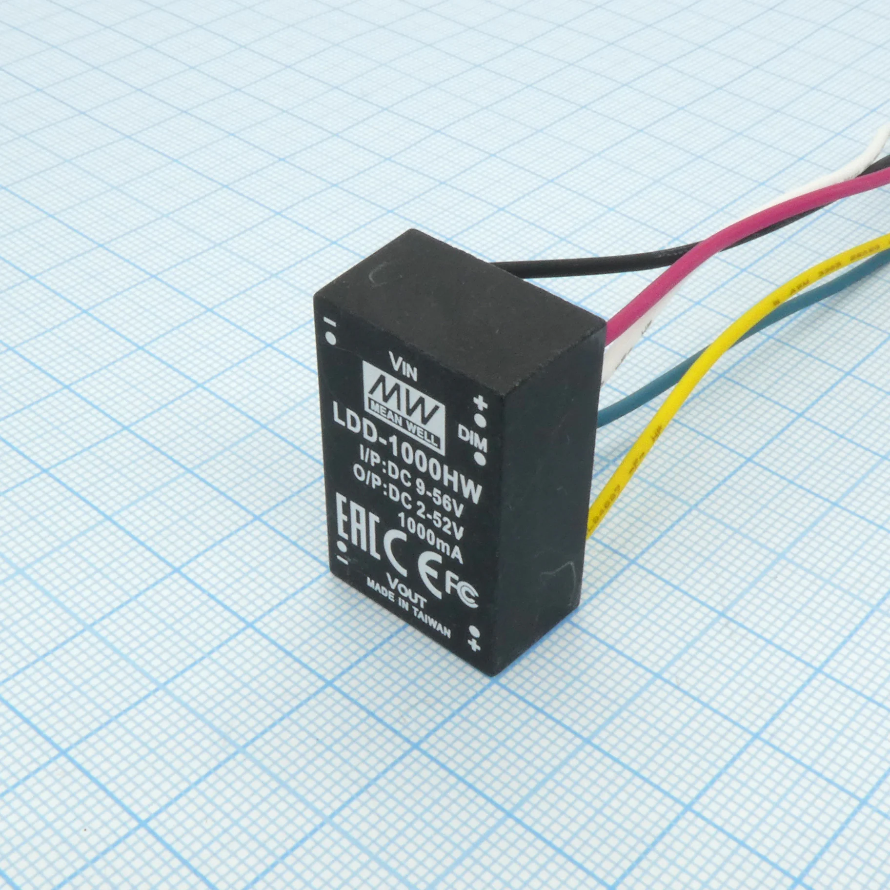 LDD-1000HW - DC/DC LED понижающий, вход 9…56В, выход 2…52В/1А, КПД до 97%, вход On/Off/DIMM, 31.8x20.3x12.2мм, проводные выводы, -40…71°C, пластик