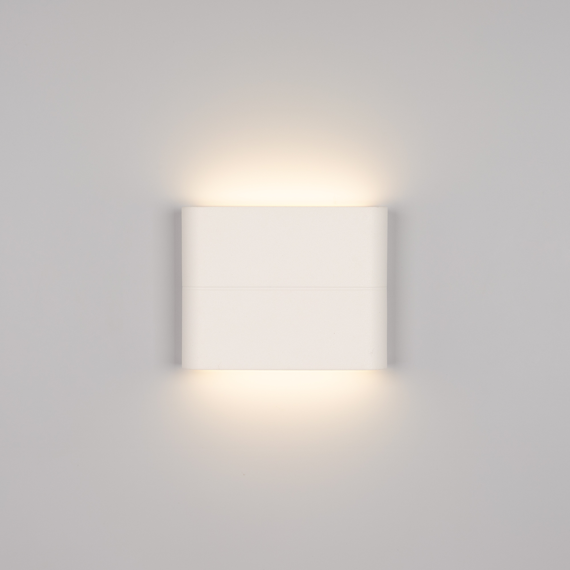 Светильник SP-Wall-110WH-Flat-6W Day White 021086 - Накладной настенный светильник 2x3Вт, белый алюминиевый корпус, матовый рассеиватель из поликарбоната. Цвет ДНЕВНОЙ БЕЛЫЙ 4000K, св.поток 450лм, CRI(Ra)>80, угол 120°, свет вверх-вниз. Размер 110x90x28мм
