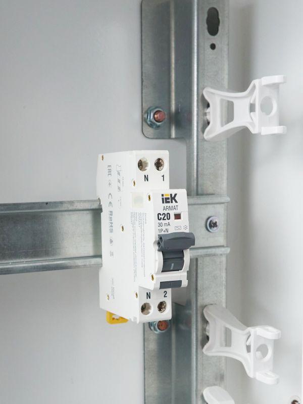 Выключатель автоматический дифференциального тока 2п (1P+N) C 20А 30мА тип AC АВДТ B06S 18мм ARMAT AR-B06S-1N-C20C030