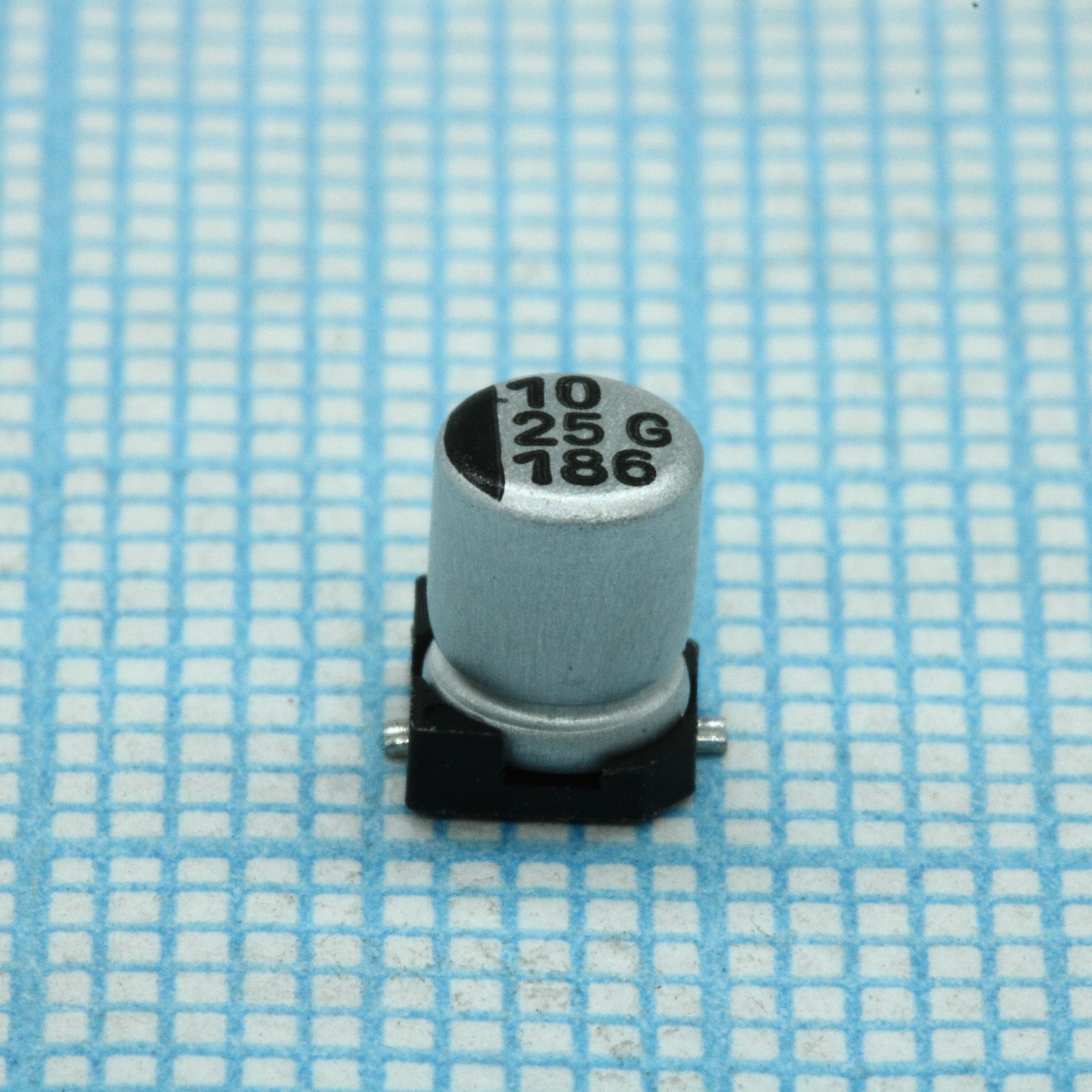 CA025M0010REB-0405 - Конденсатор алюминиевый  электролитический 10мкФ 25В ±20% (4 X 5.4мм) для поверхностного монтажа 24мА 2000час 85°С лента на катушке