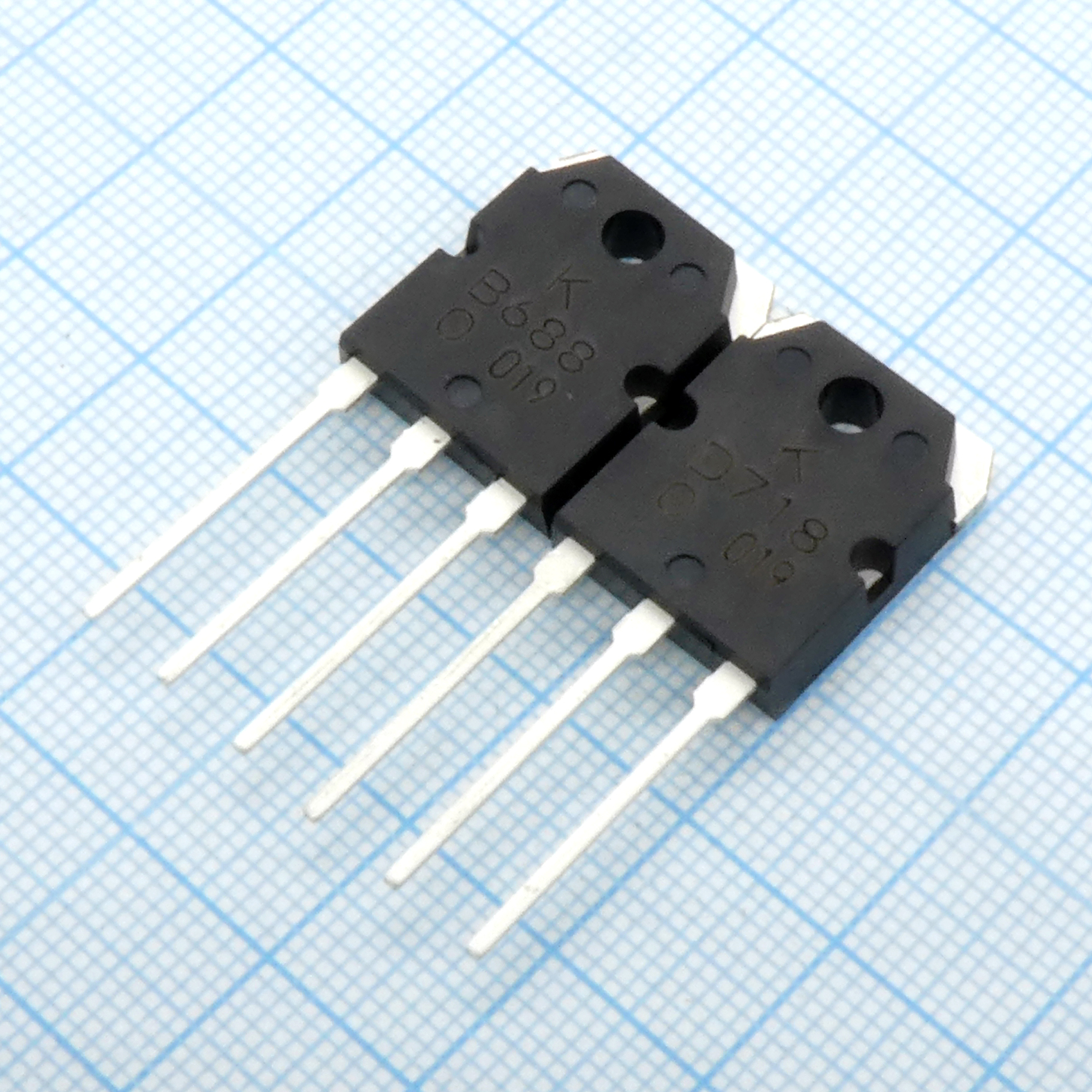 KTD718-O + KTB688-O (пара) - Биполярный транзистор, NPN, 120 В, 10 А, 80 Вт, (Комплементарная пара KTB688)