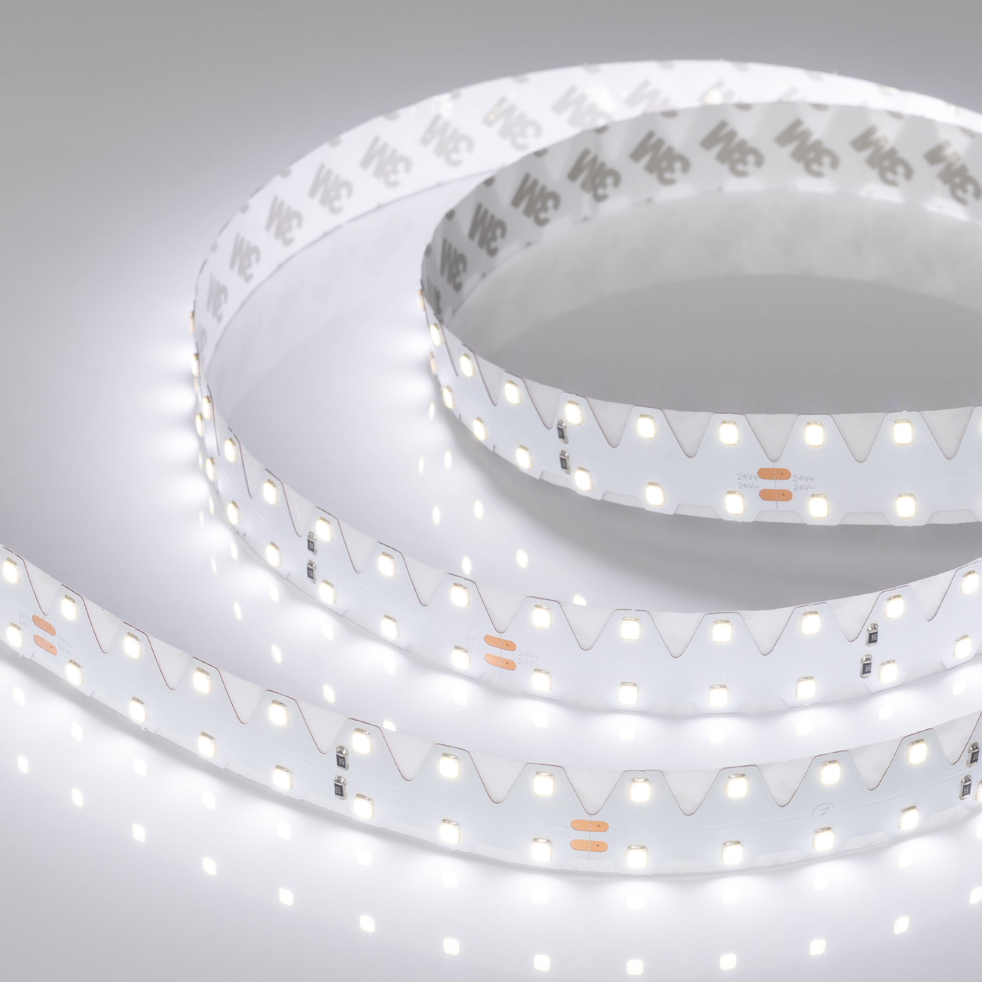 Лента TWIST-A140-20mm 24V White6000 (20.6W/m, IP20, 2835, 5m) 033871(1) - Светодиодная широкая лента повышенной прочности TWIST, A140, открытая. Светодиоды 2835, 140 шт/м (700 шт на 5м), белая плата, ширина 20 мм, скотч 3M. Цвет Белый 6000 K, цветопередач