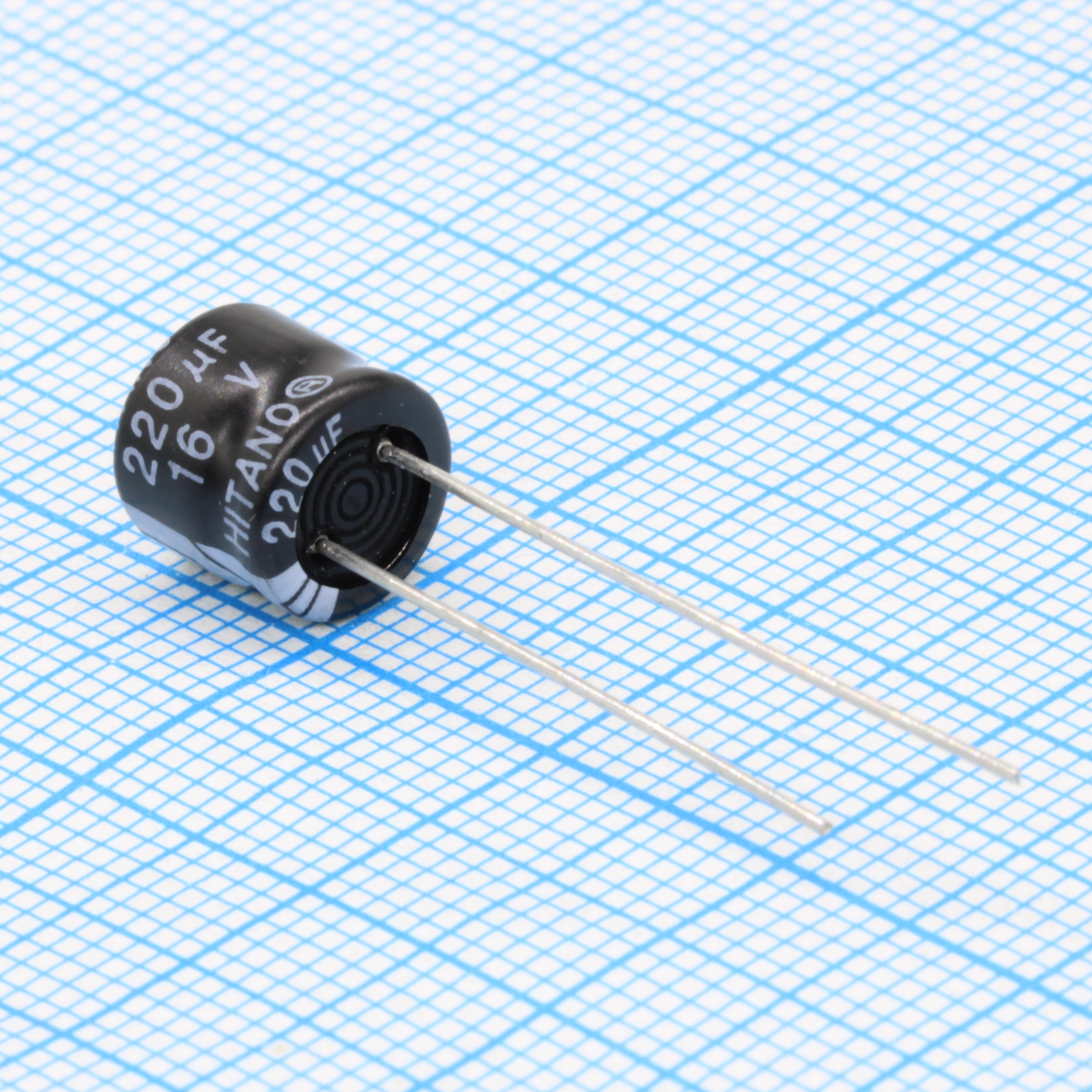 EMR221M16B - Конденсатор алюминиевый  электролитический 220мкФ 16В ±20% (8 X 7мм) радиальные выводы 3.5мм 145мА 1000час 105°С россыпь