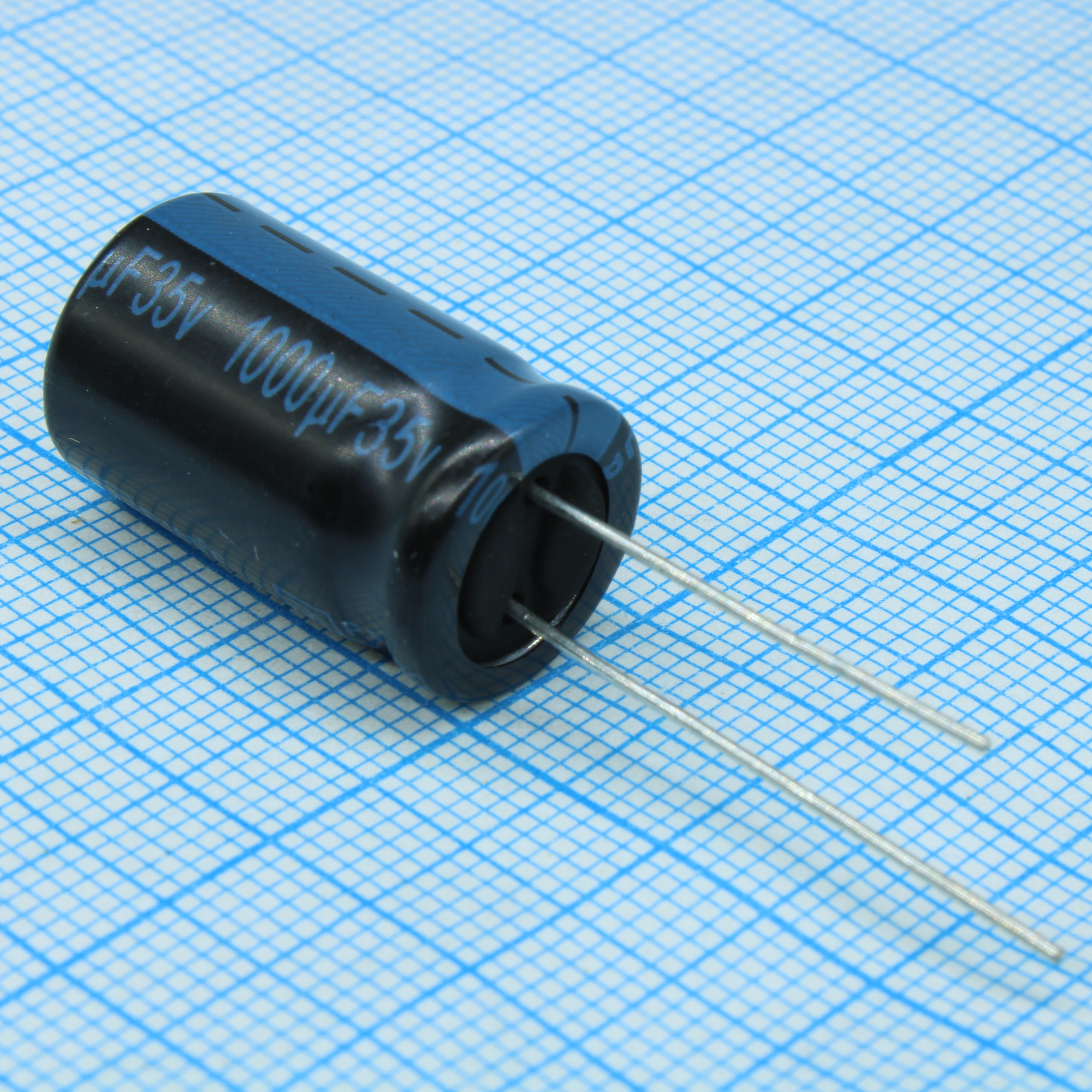 JTK108M035S1GMK20L - Конденсатор алюминиевый электролитический 1000мкФ 35В  ±20% (12.5 х 20мм) радиальные выводы 5мм 1000мА 2000час 105°С россыпь