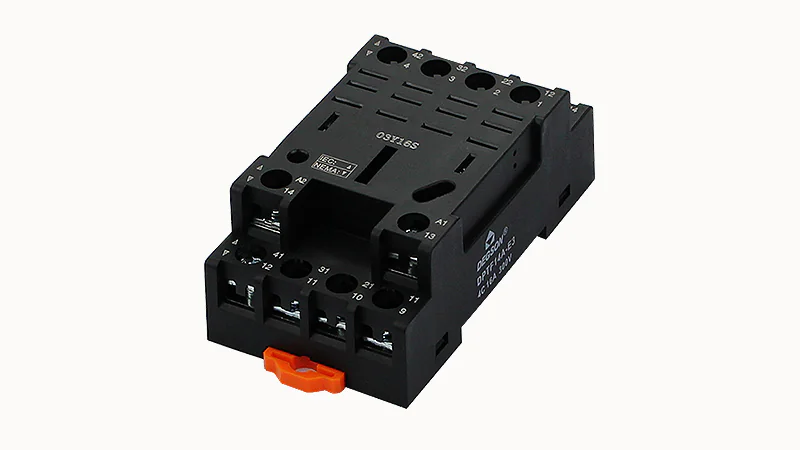 Колодка для реле DPTF14A-E3 - Колодка для реле DRPL-4C, 16A, 300V, фиксация провода: с кольцевым наконечником, с разъемом для модуля DMD, пластик, цвет: черный, монтаж на DIN рейку