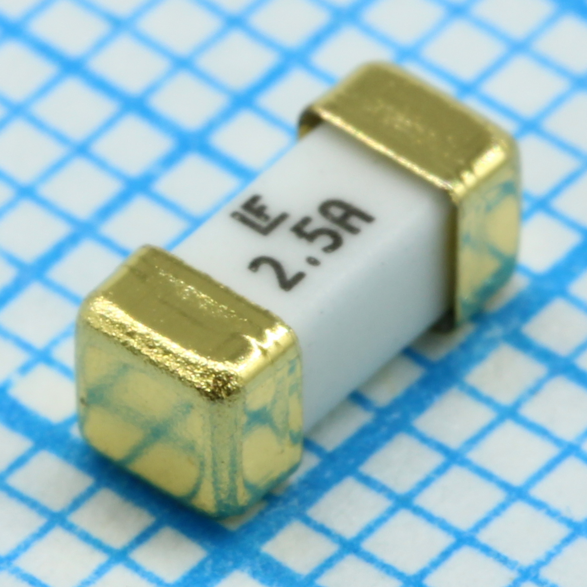 045102.5MRL - Предохранитель быстродействующий 2.5A 125В SMD 2410 керамический лента на катушке