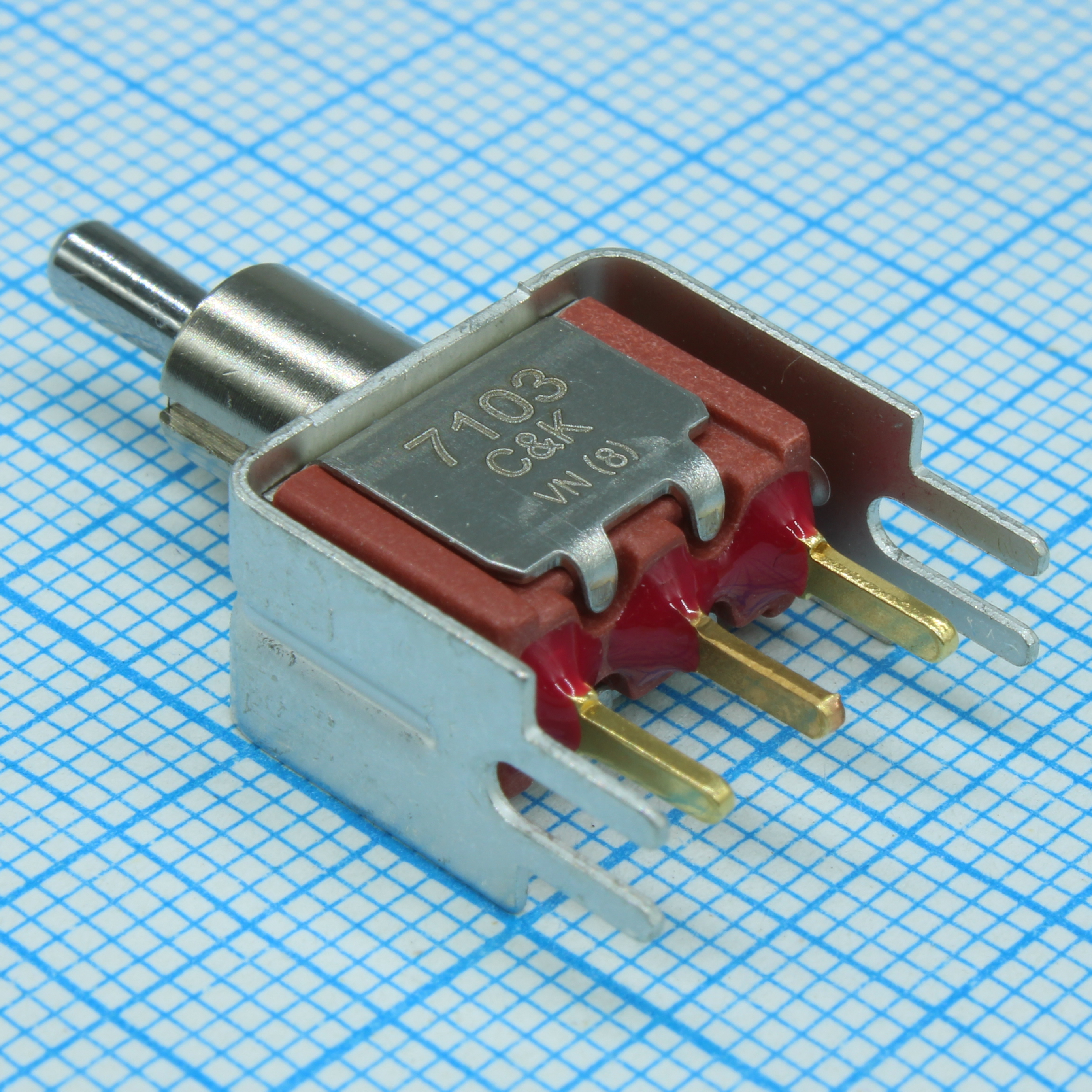 7103MD9V3BE - Тумблер ON-OFF-ON SPDT круглый  20В 0.4ВА монтаж на кронштейн медицинского применения россыпь