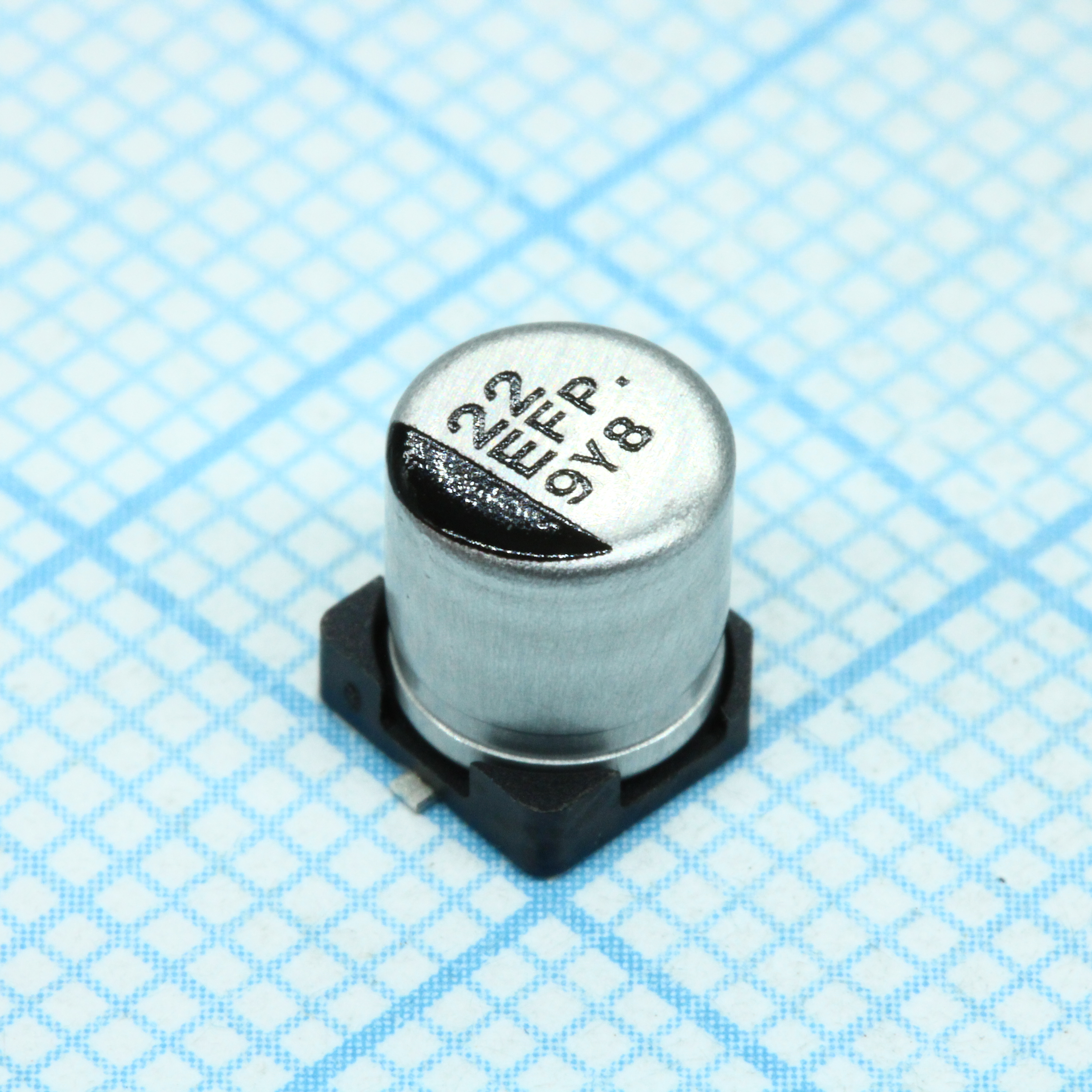 EEEFP1E220AR - Конденсатор алюминиевый электролитический 22мкФ 25В ±20% (5 X 5.8мм) для поверхностного монтажа 0.36 Ом 240мА 2000час 105°С автомобильного применения лента на катушке