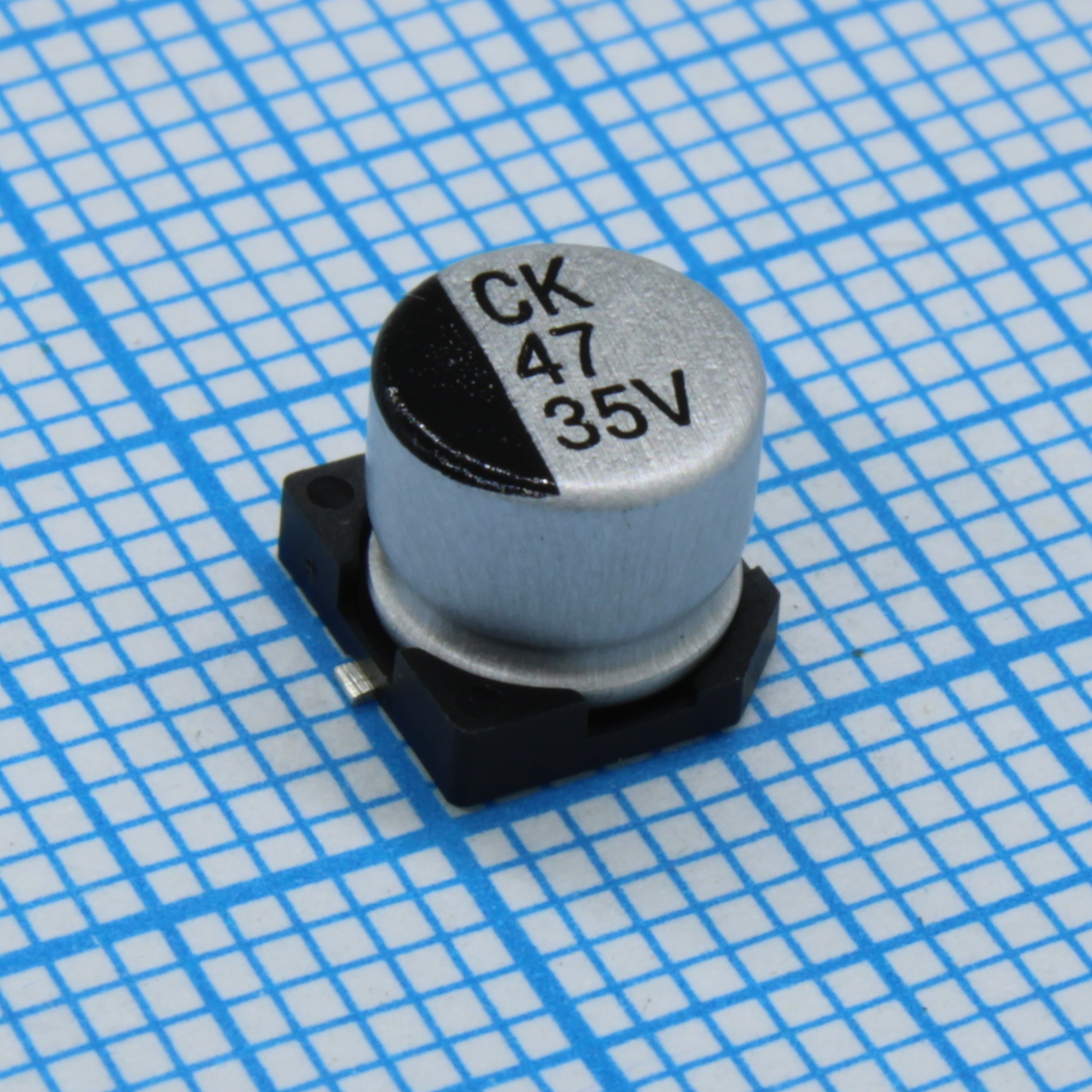 JCK1V470M063058 - Конденсатор алюминиевый электролитический SMD 47мкФ 35В ±20% (6.3х5.8)мм 50мА 1000час 105°C лента на катушке