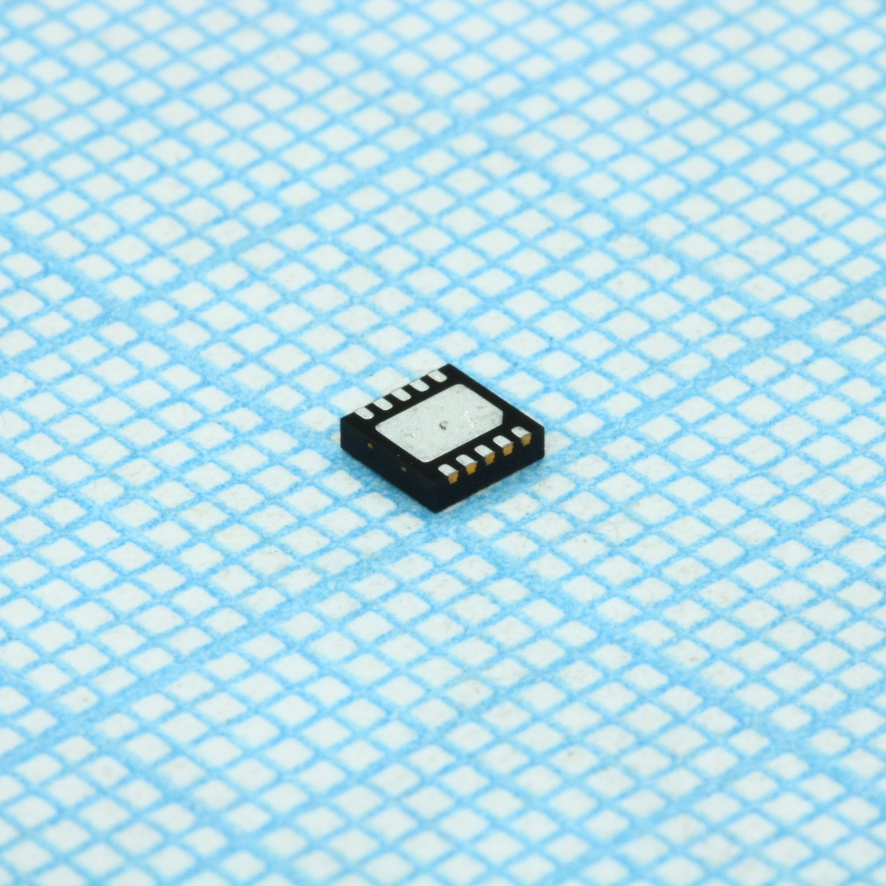 ADP2119ACPZ-3.3-R7 - Преобразователь постоянного тока 2А понижающий