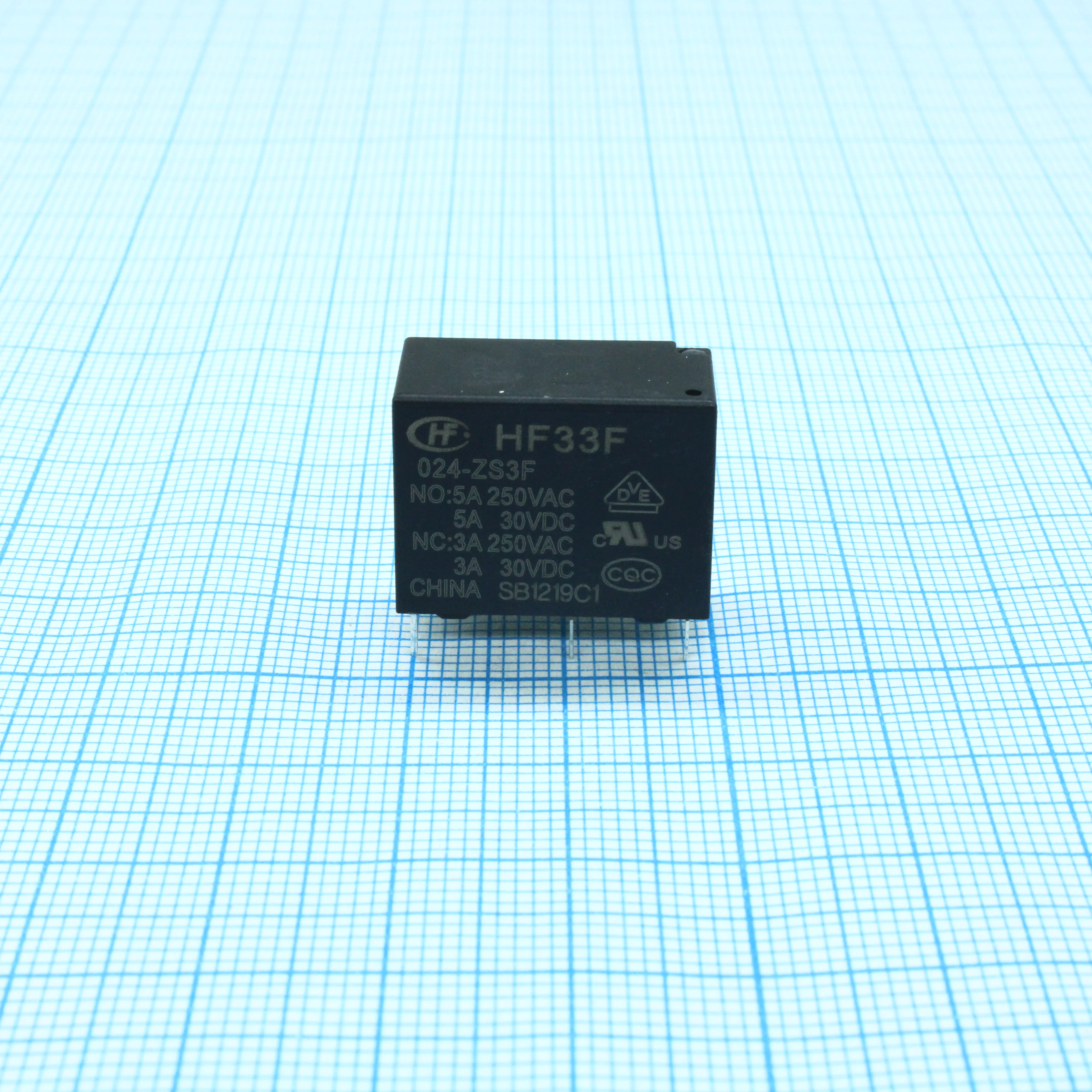 HF33F/024-ZS3F - Реле силовое 5А одна группа на переключение катушка 24В