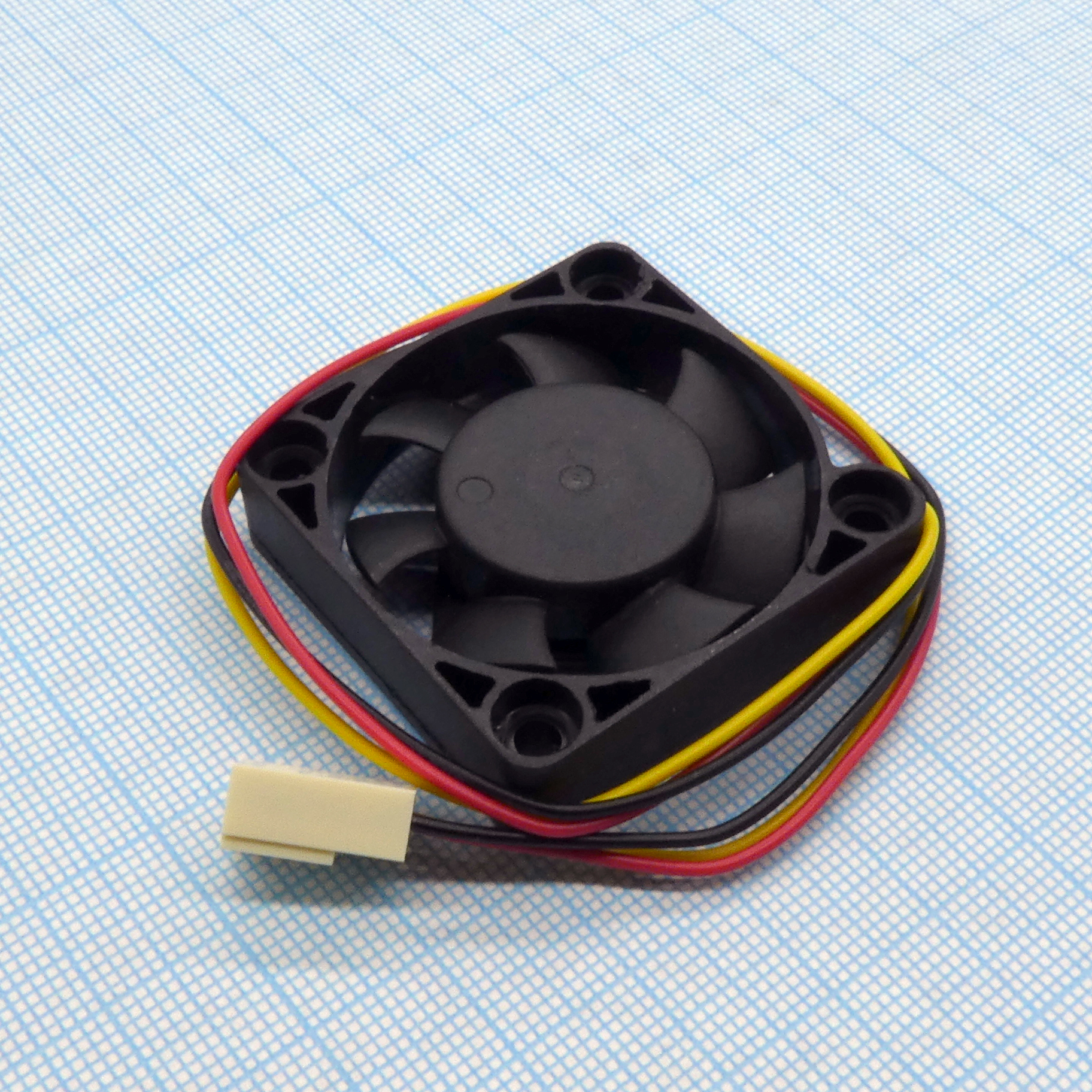 EC4010H12BA - Вентилятор 12В, 40х40х10мм, подшипник качения, 5500 об/мин 3 вывода