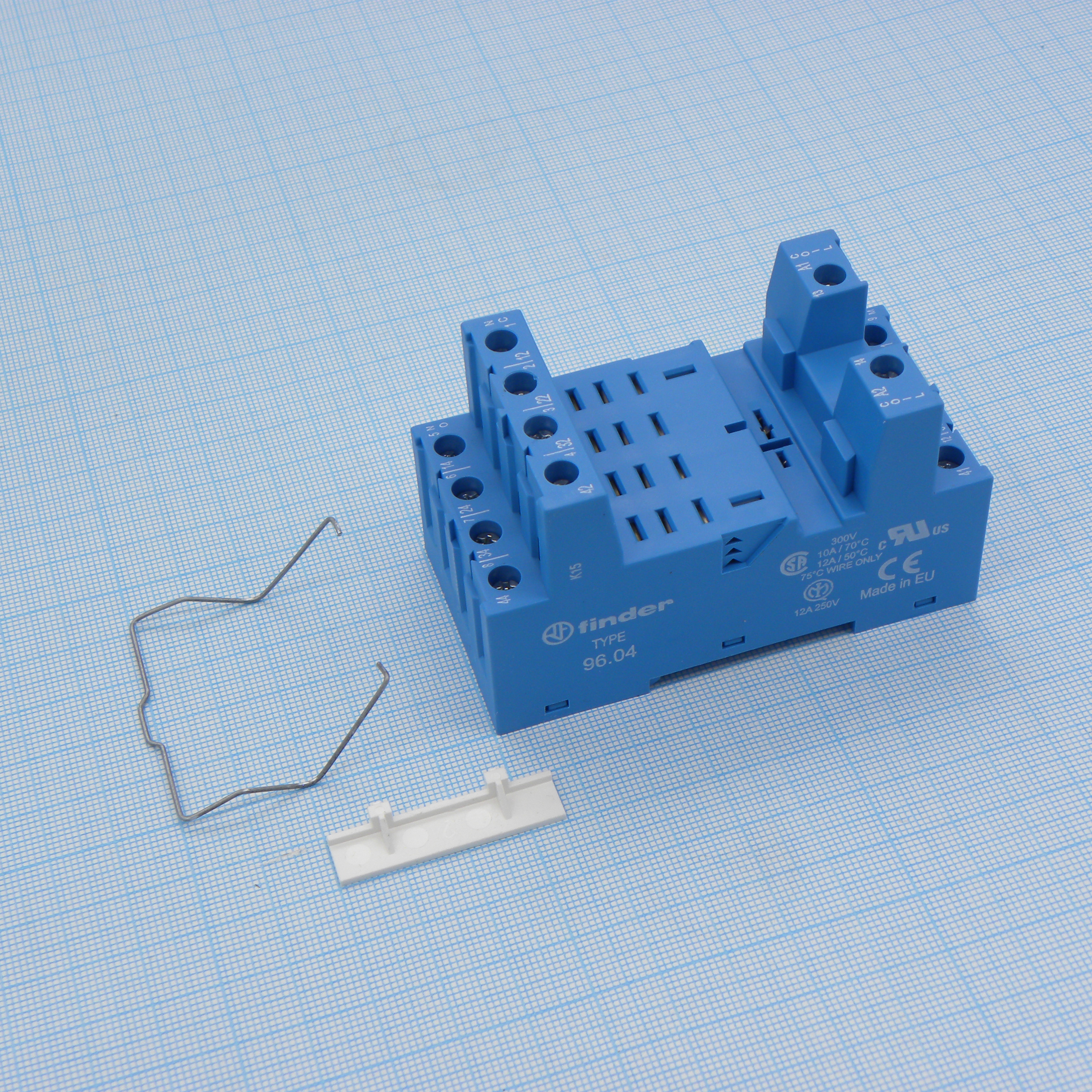 96.04SMA - Розетка с винтовыми клеммами (с зажимной клетью) для реле 56.34; применяются модули 86.00, 86.30, 99.02; в комплекте металлическая клипса 096.71; версия: синий цвет