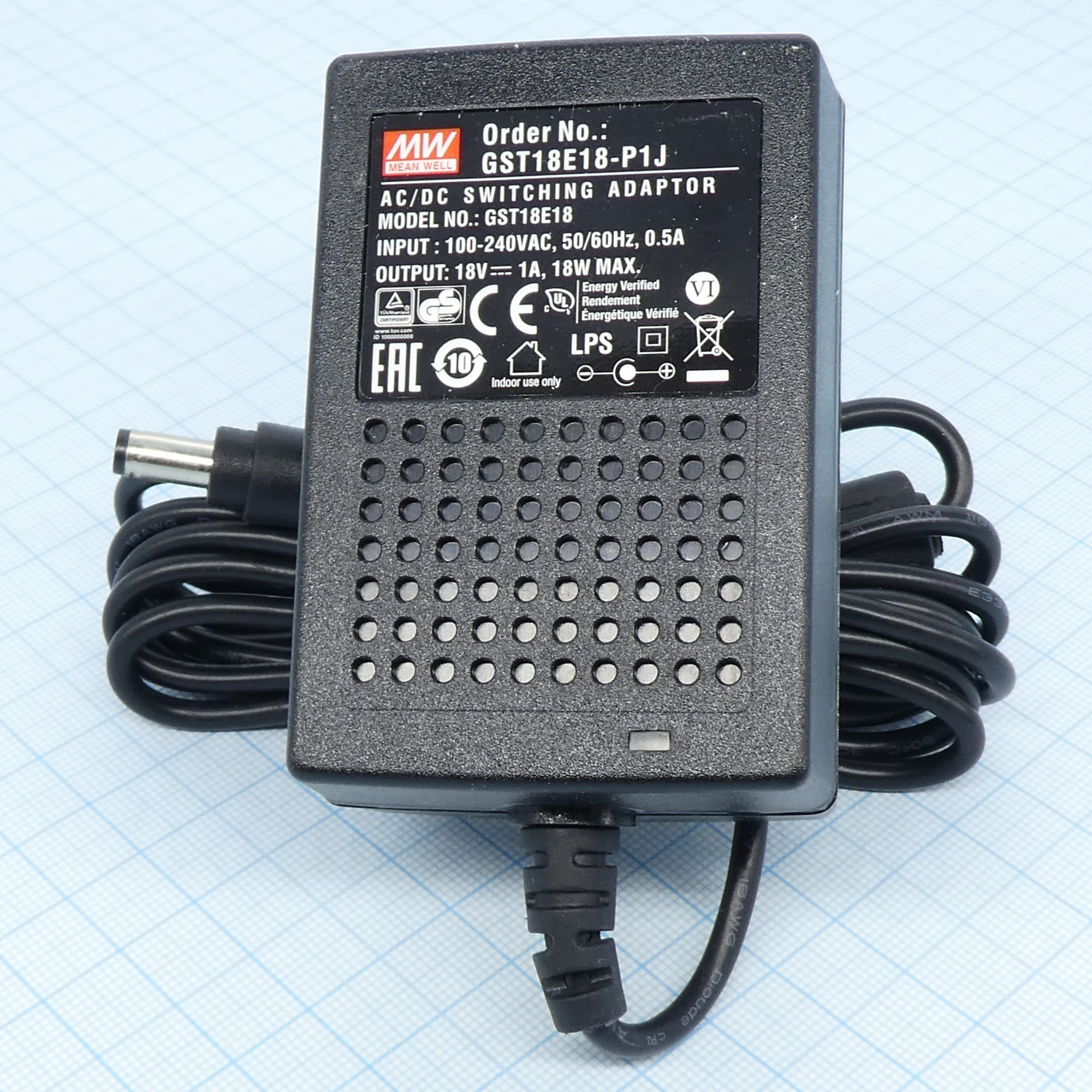 GST18E18-P1J - AC-DC, 18Вт, вход 85...264B AC 47...63 Гц,, выход 18B/1A, изоляция 3000В AC, 79x54x33мм, -30...+70°С, выходной разъем 11, диам. 5.5х2.1мм