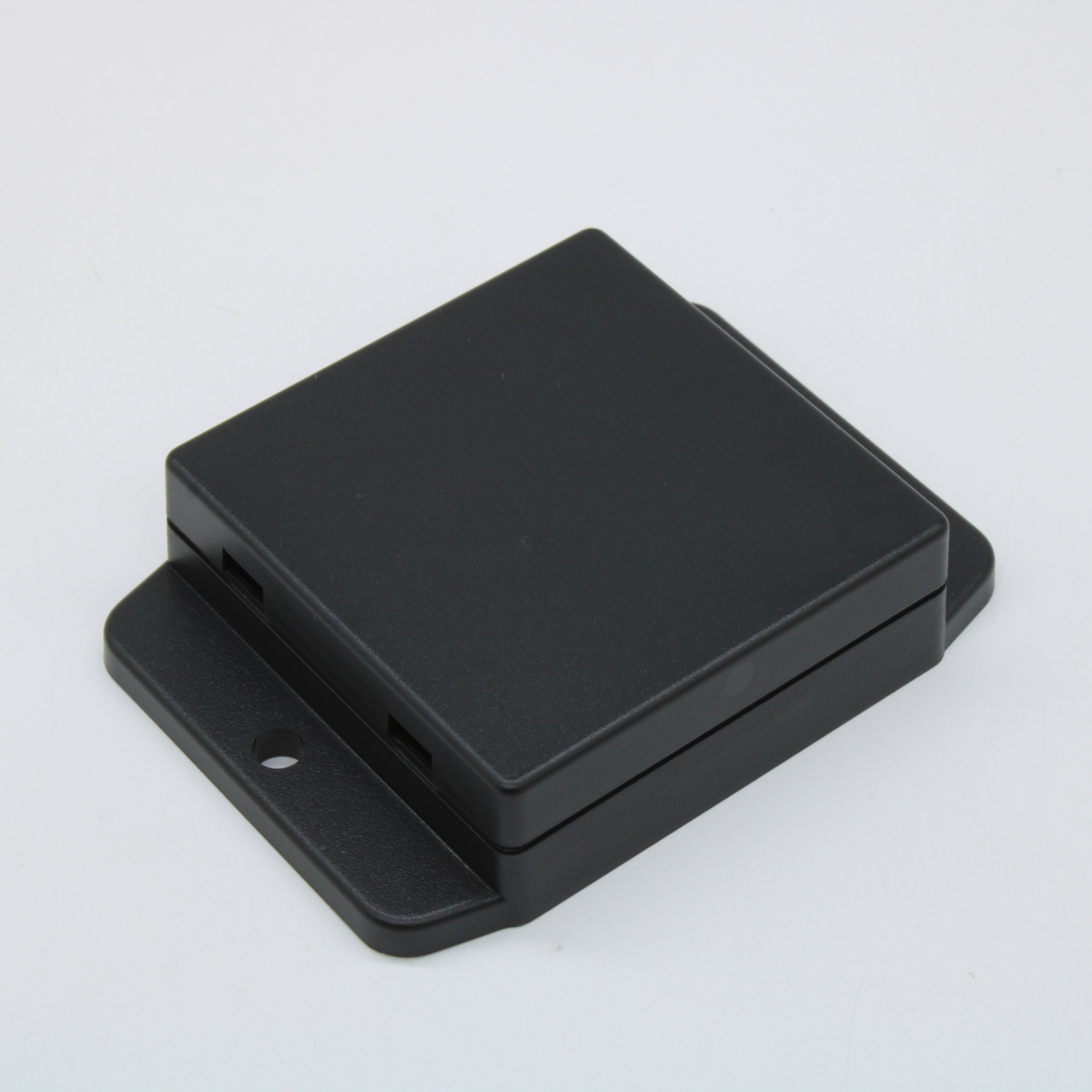 NUB505017BK - Пластиковый корпус черного цвета из высокопрочного пластика с фланцами