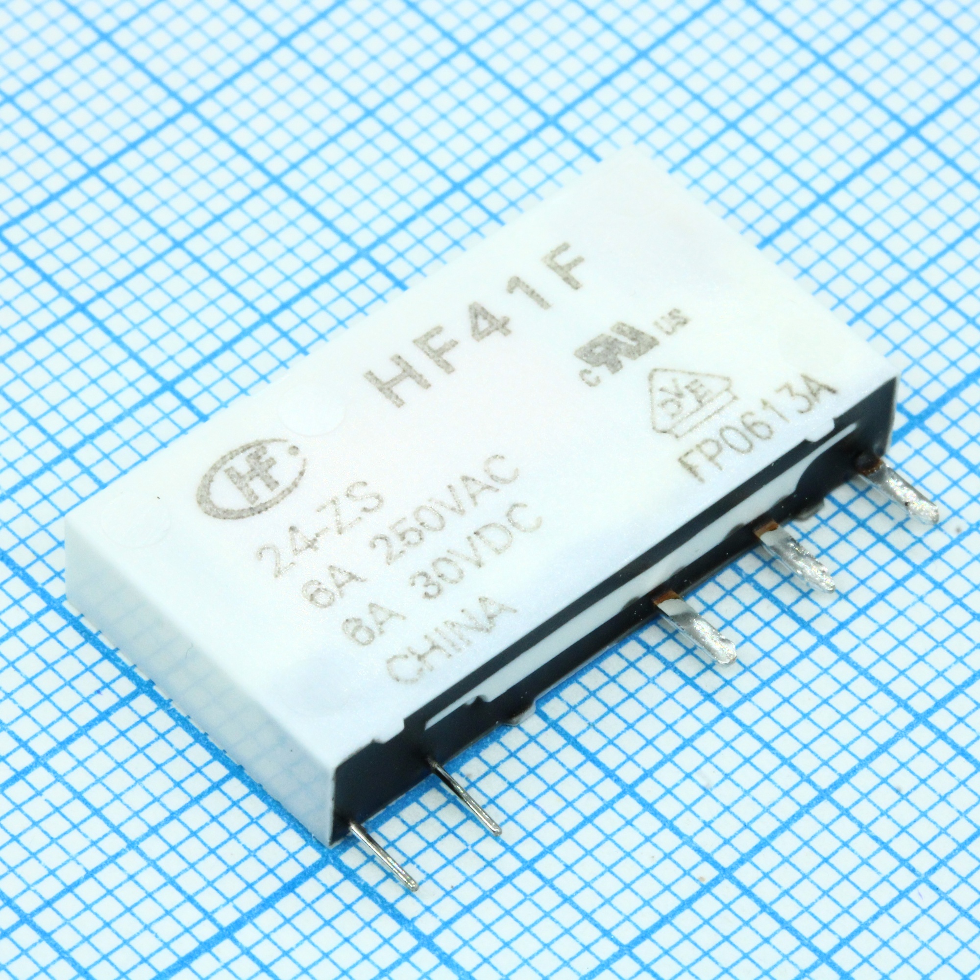 HF41F/24-ZS - Сверхминиатюрное силовое реле серия HF41F SPDT (одна контактная группа-два направления) катушка 24В