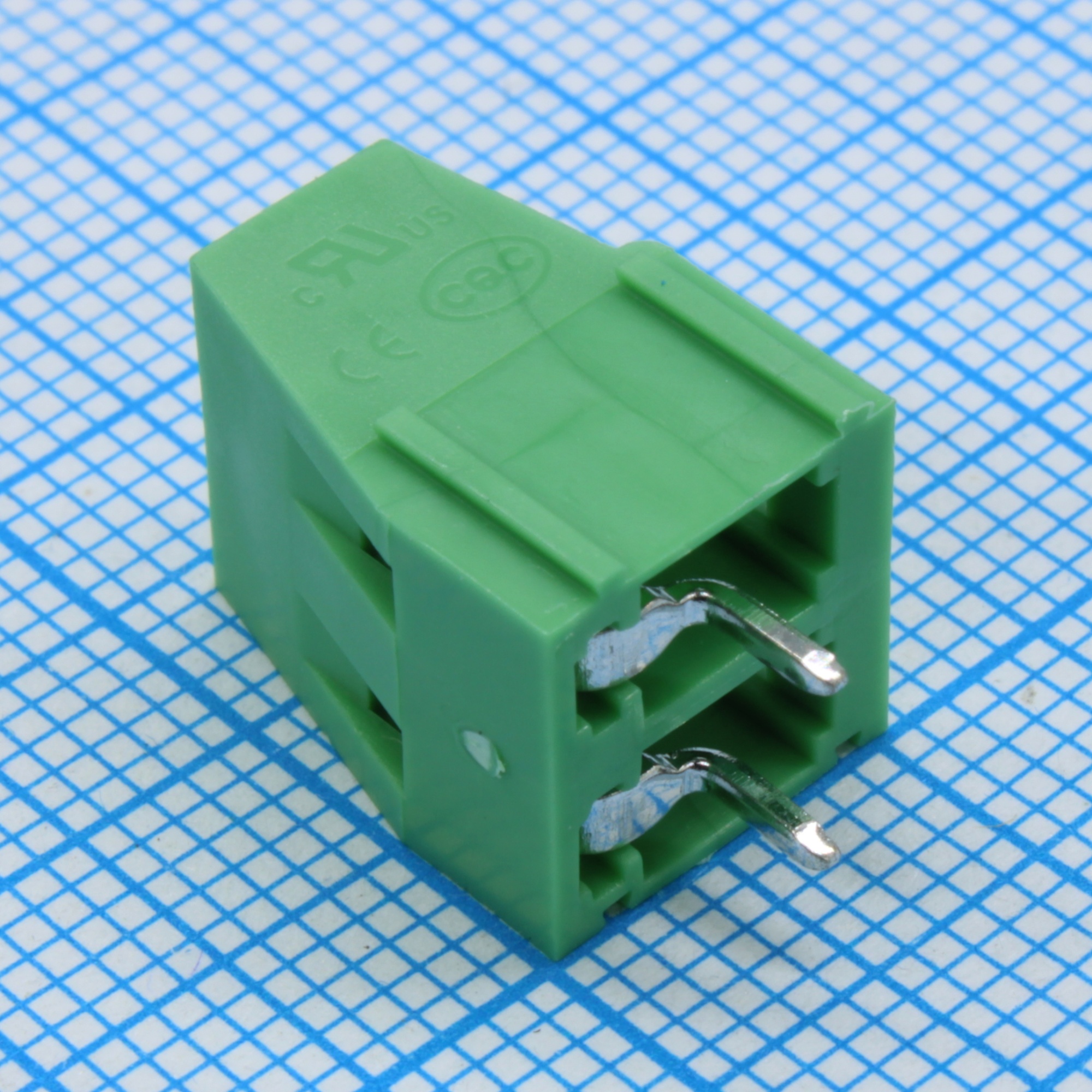 GT128-5.0-02P-14-00 - Винтовой клеммный блок c рельефной обоймой, 2 контакта шаг 5.0мм зеленый