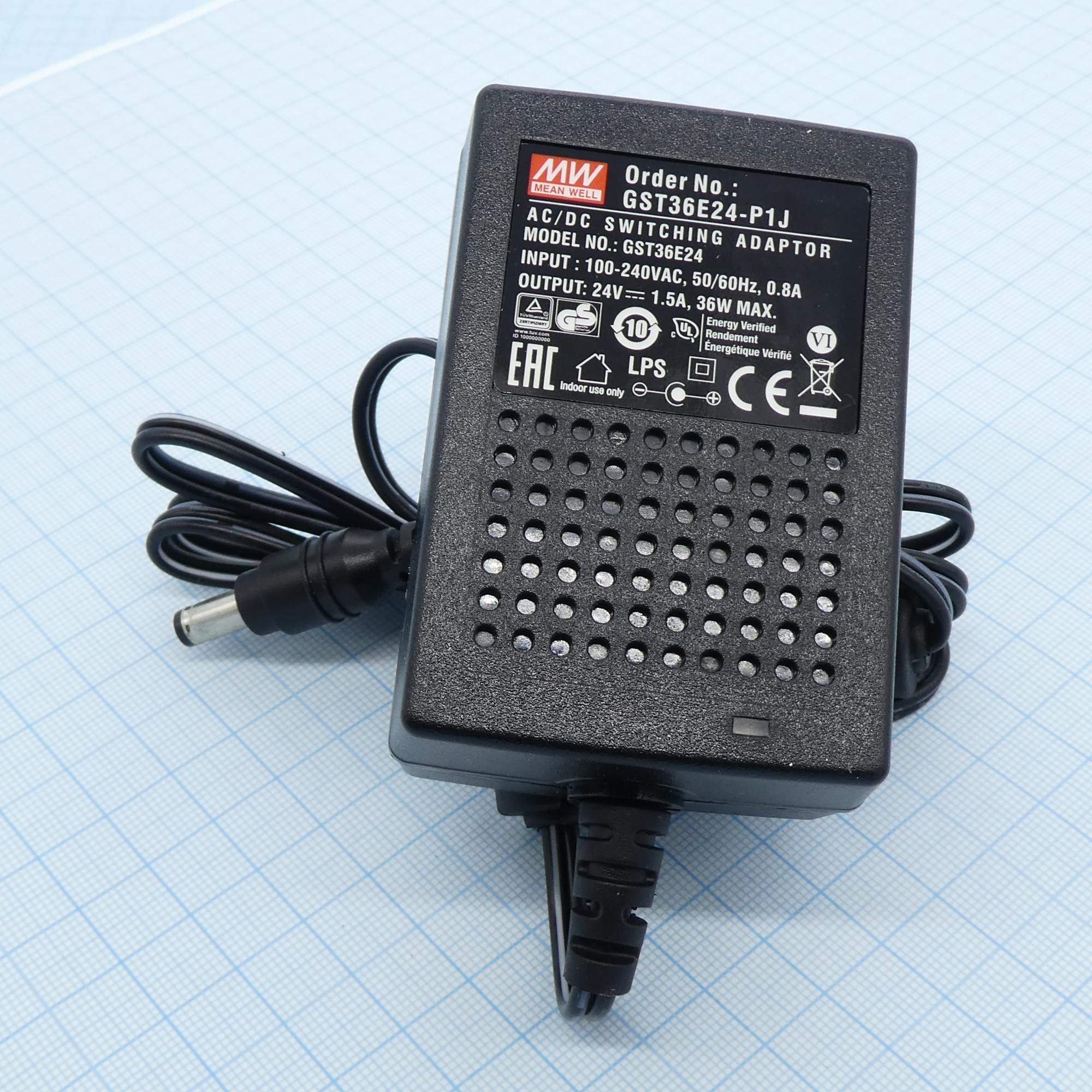 GST36E24-P1J - AC-DC, 36Вт, вход 85...264B AC 47...63 Гц,, выход 24B/1.5A, изоляция 3000В AC, 79x54x33мм, -30...+70°С, выходной разъем 11, диам. 5.5х2.1мм