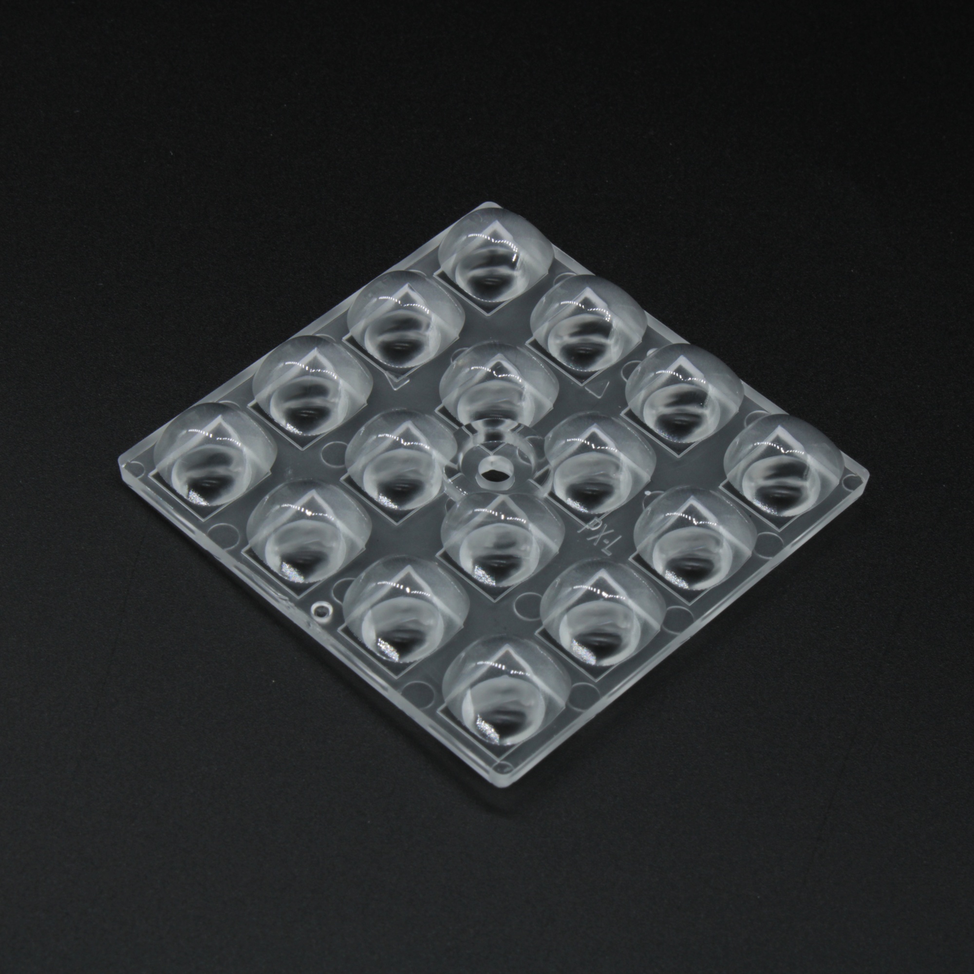 ARX50D16LED3030PX-L - Групповая квадратная линза 4x4 на 16 светодиодов 3030 эфф=93%   пешеходная ассиметр. диаграмма (левая сторона), 50x50mm H:4,4mm, PMMA