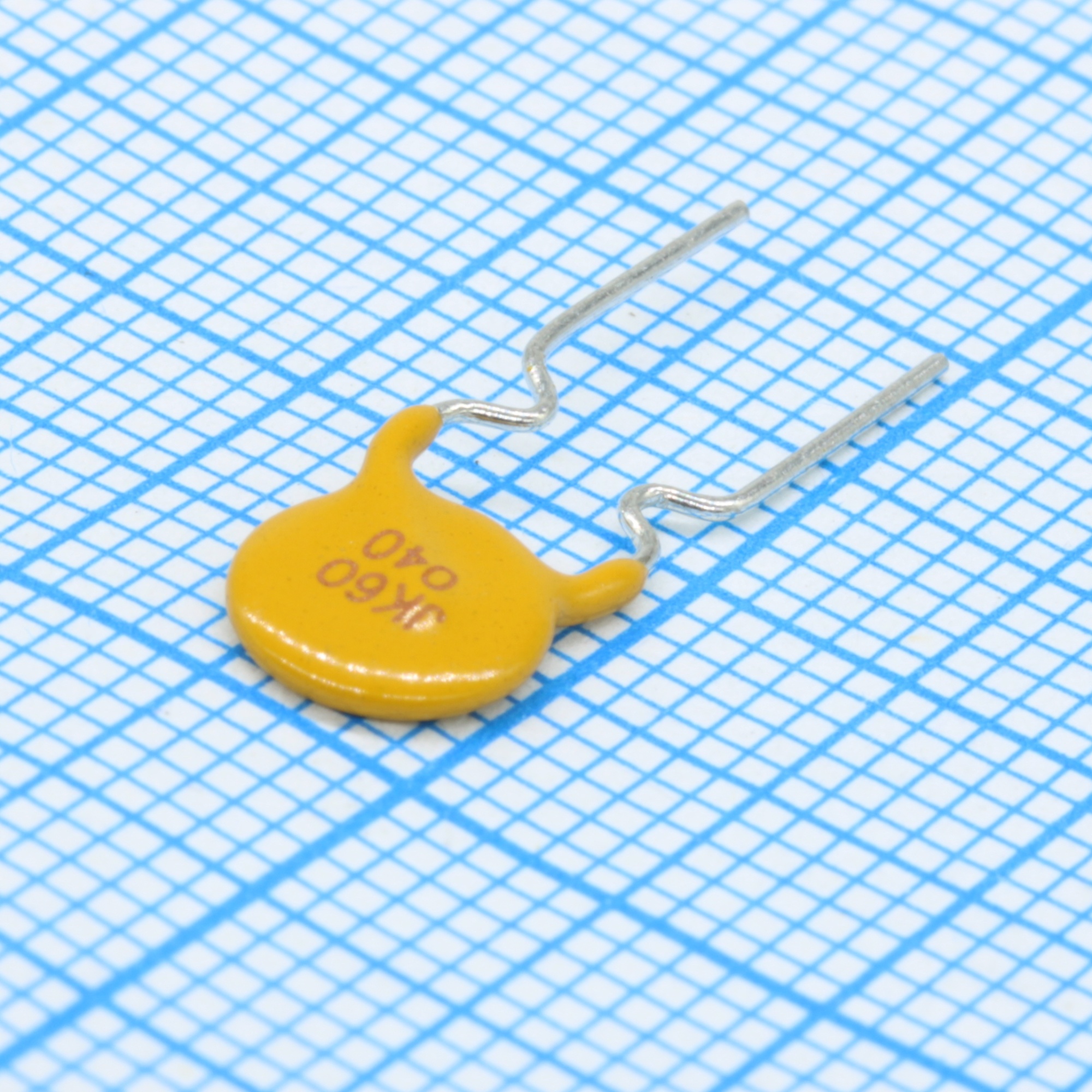 JK60-040 - Предохранитель самовосстанавливающийся 60В 40A 0.4А(удержание) 0.8А(отключение) 5сек 0.56Вт 0.45Ом перед отключением