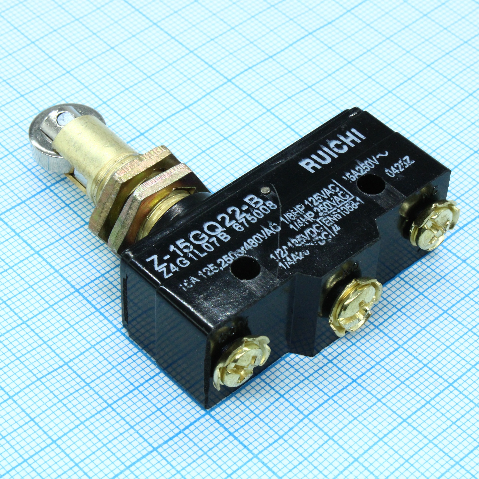 Z-15GQ22-B - Микропереключатель с продольным роликом, под винт 15A/250VAC