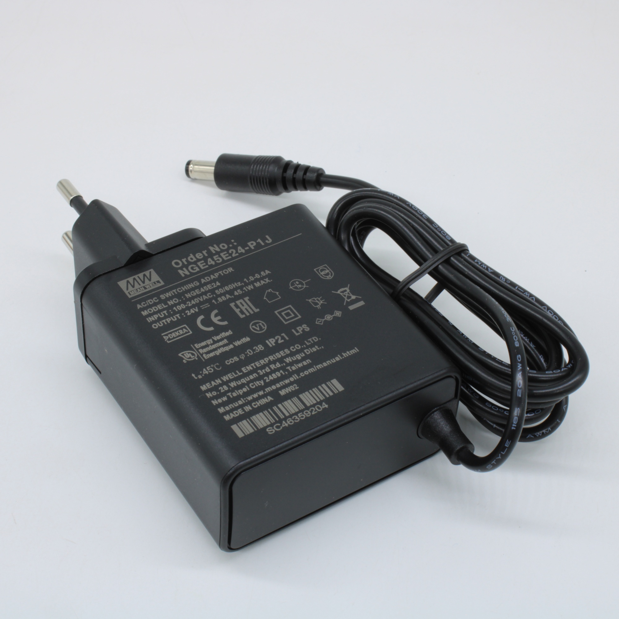 NGE45E24-P1J - AC-DC, 45.1Вт, сетевой адаптер, выход 24В/1.88А, вход 80...264В AC, 47...63 Гц, изоляция 4000B DC, 2xMOPP, 62x30*x65мм, -30...+70C, евровилка, выходной разъем 11мм, диам. 5.5х2.1мм