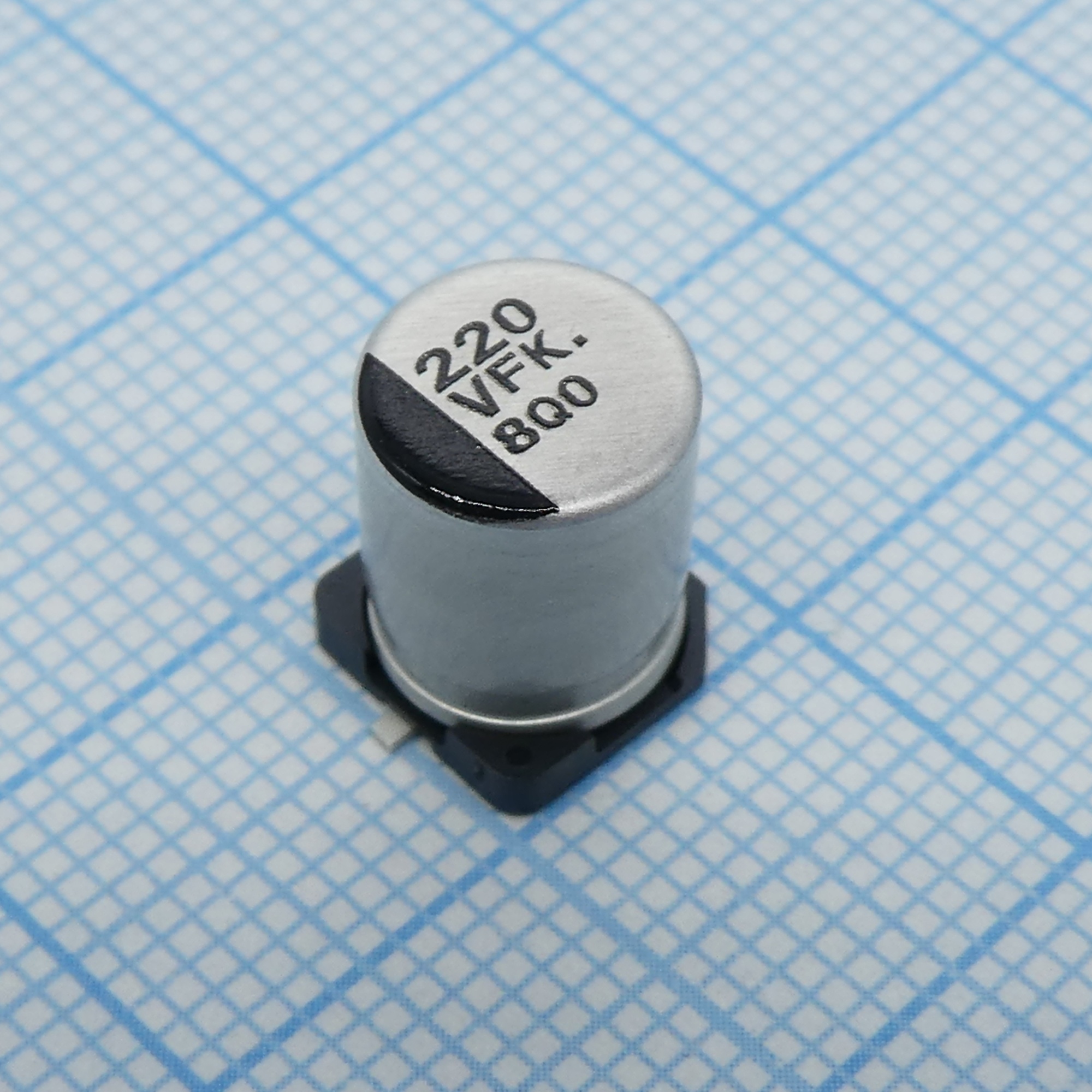 EEEFK1V221P - Конденсатор электролитический низкоимпедансный для поверхностного монтажа 35В 220мкФ ±20%, 600mA, 5000часов, 8*10.2