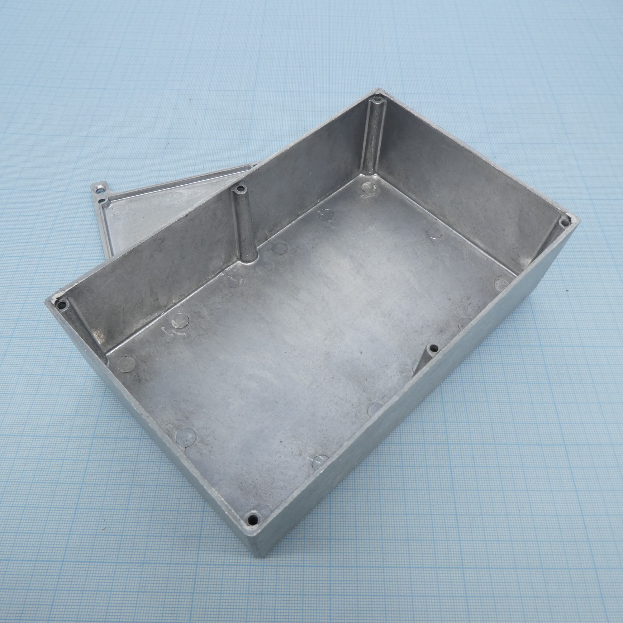 G0247F - Алюминиевый корпус с фланцами некрашеный